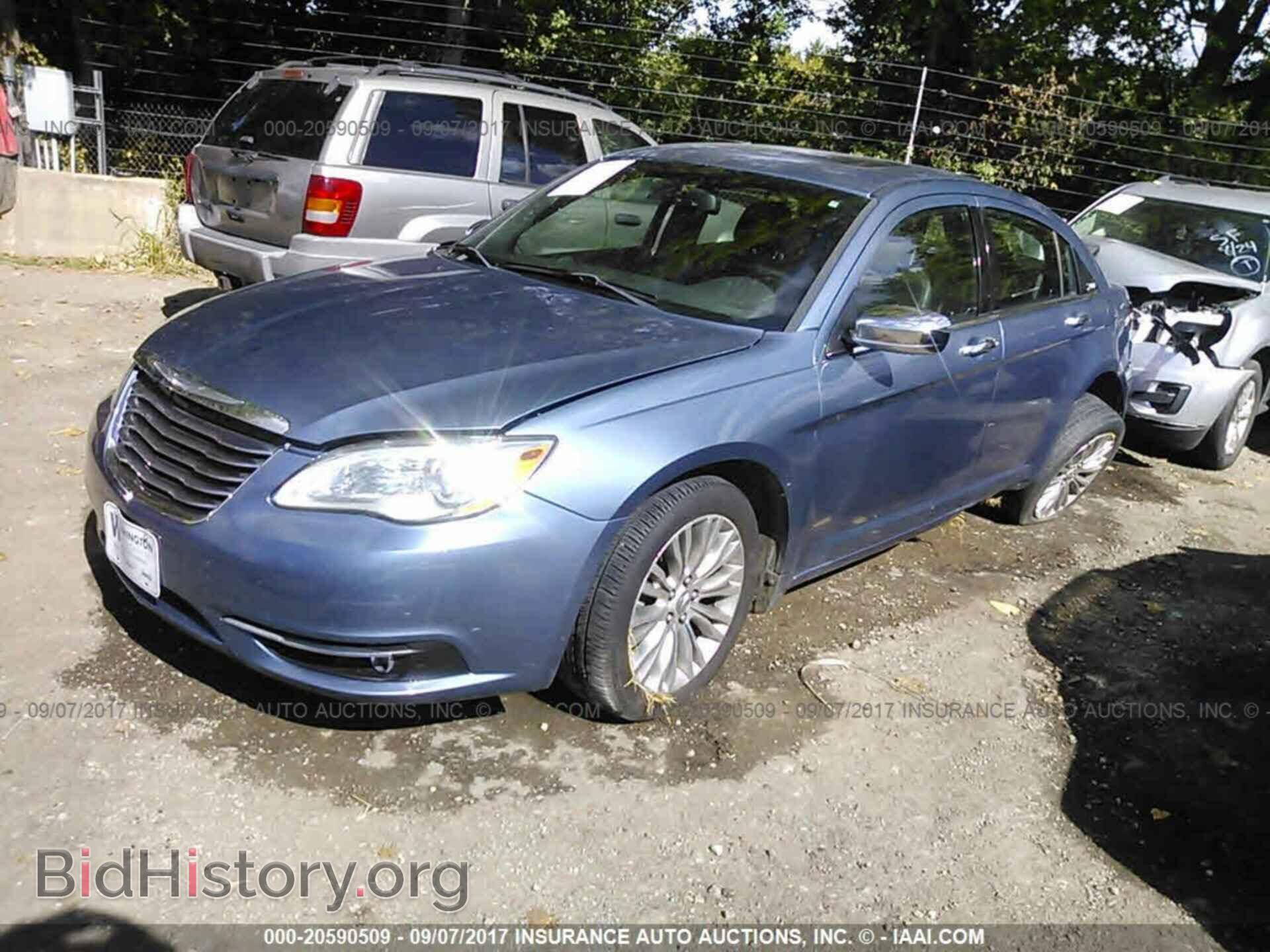 2011 Chrysler 200 - VIN: 1C3BC2FGXBN619991 - Фото 2