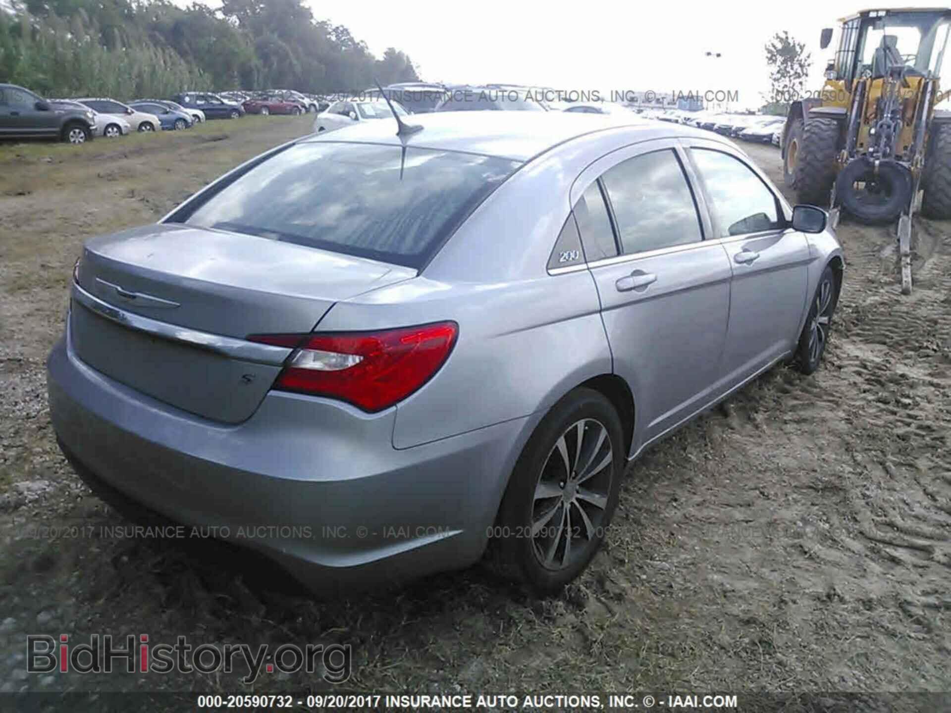 2013 Chrysler 200 - VIN: 1C3CCBBB3DN702048 - Photo 4