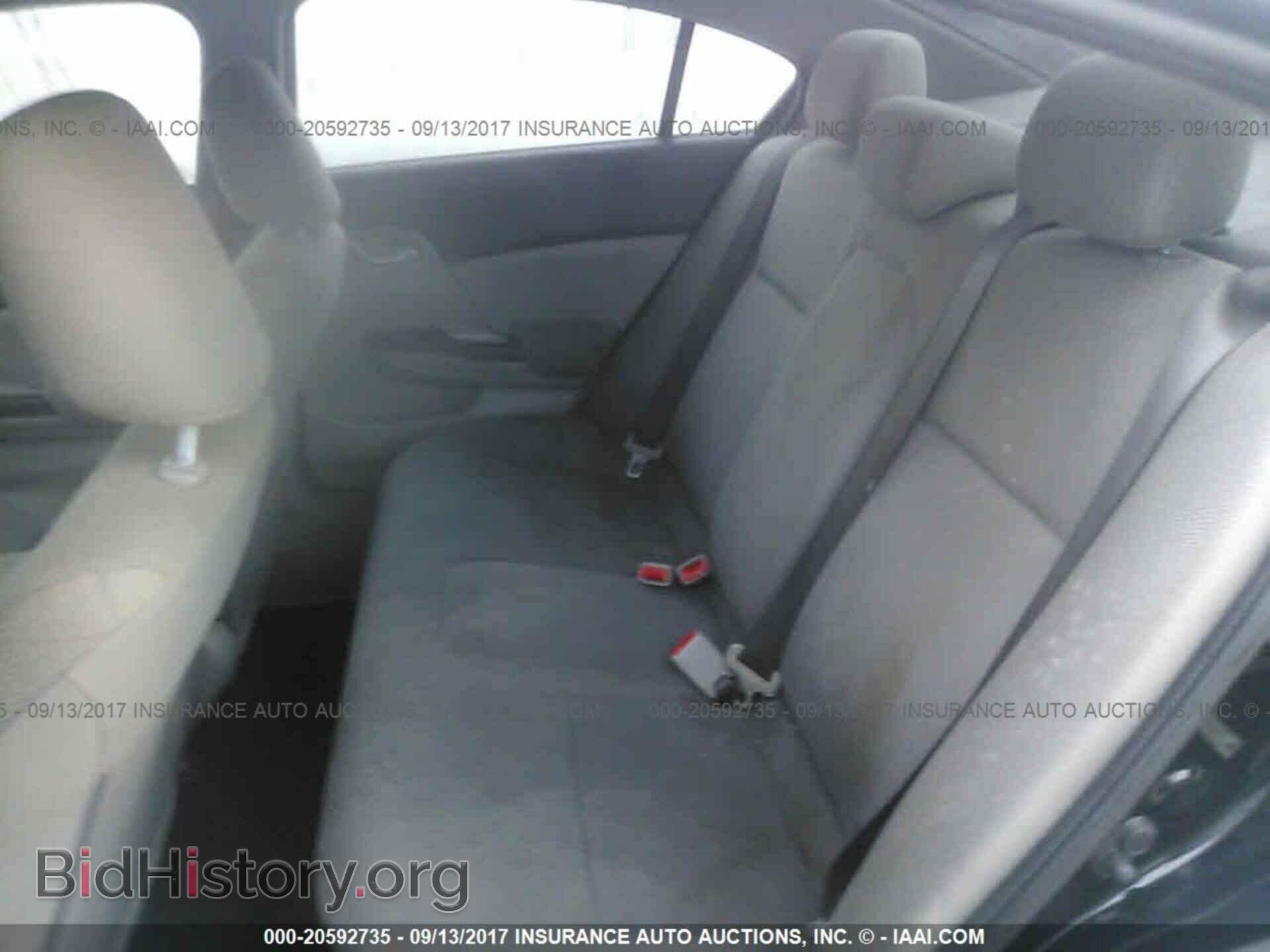 2012 Honda Civic - VIN: 2HGFB2F52CH588424 - Photo 8