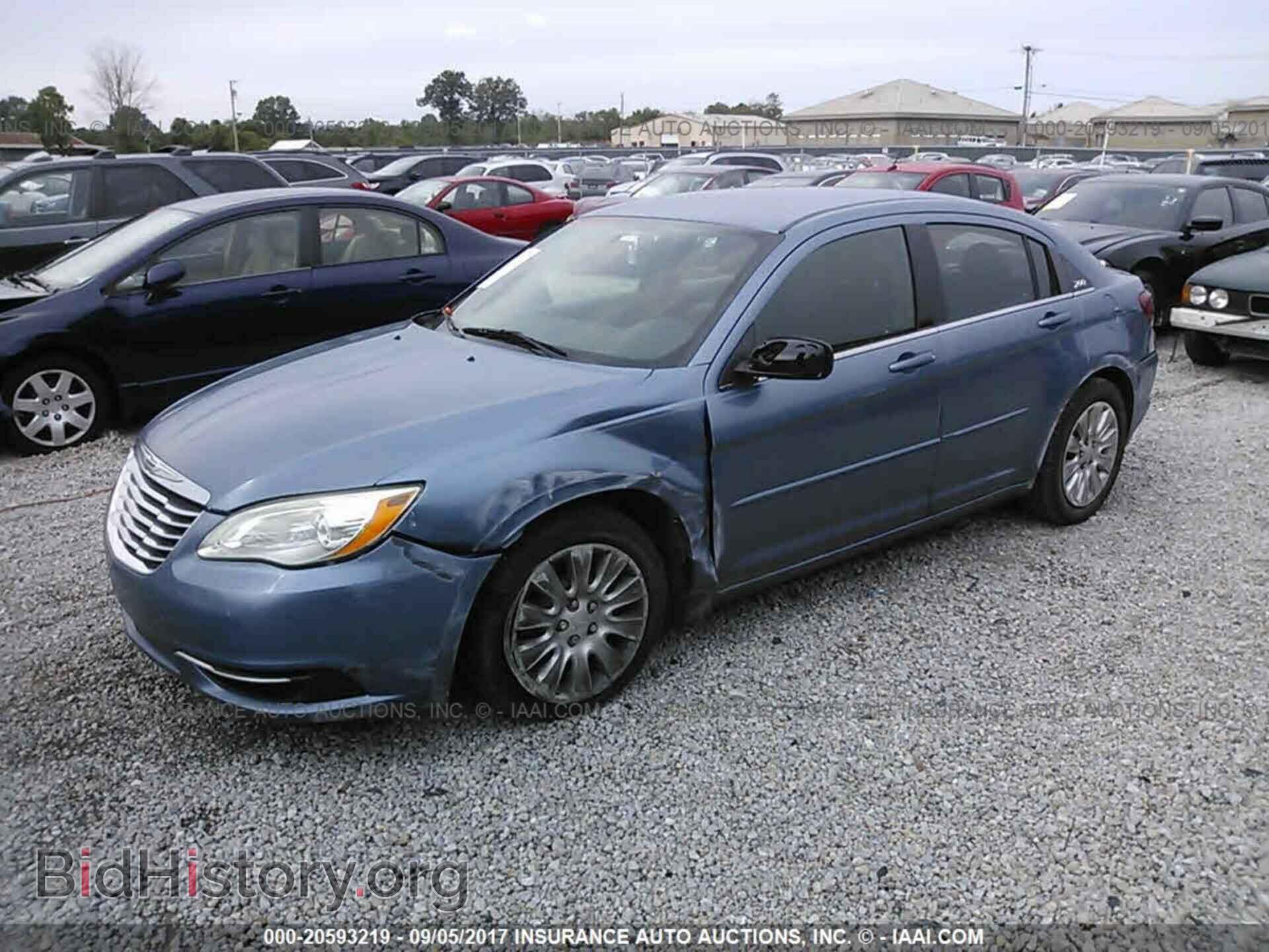 2011 Chrysler 200 - VIN: 1C3BC4FB5BN552507 - Photo 2