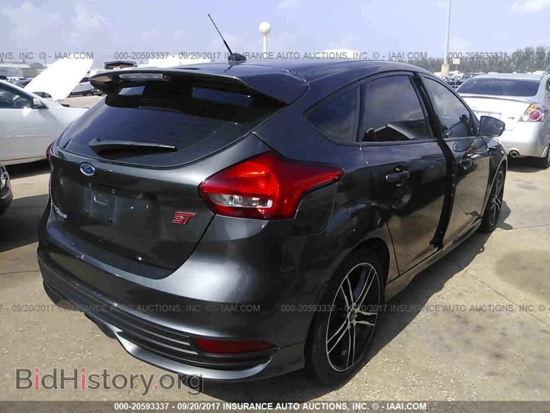 2016 Ford Focus - VIN: 1FADP3L98GL336504 - Photo 4