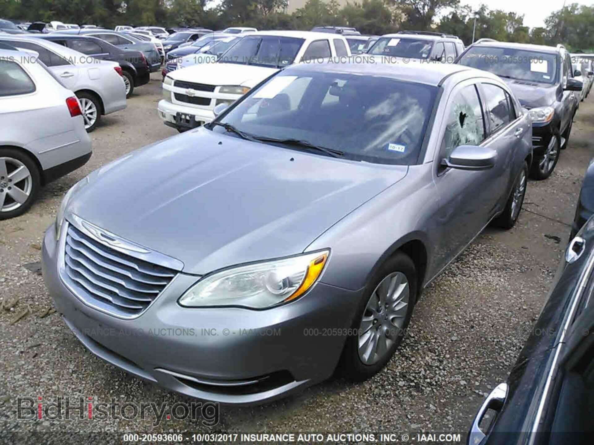 2013 Chrysler 200 - VIN: 1C3CCBAB1DN560431 - Photo 2