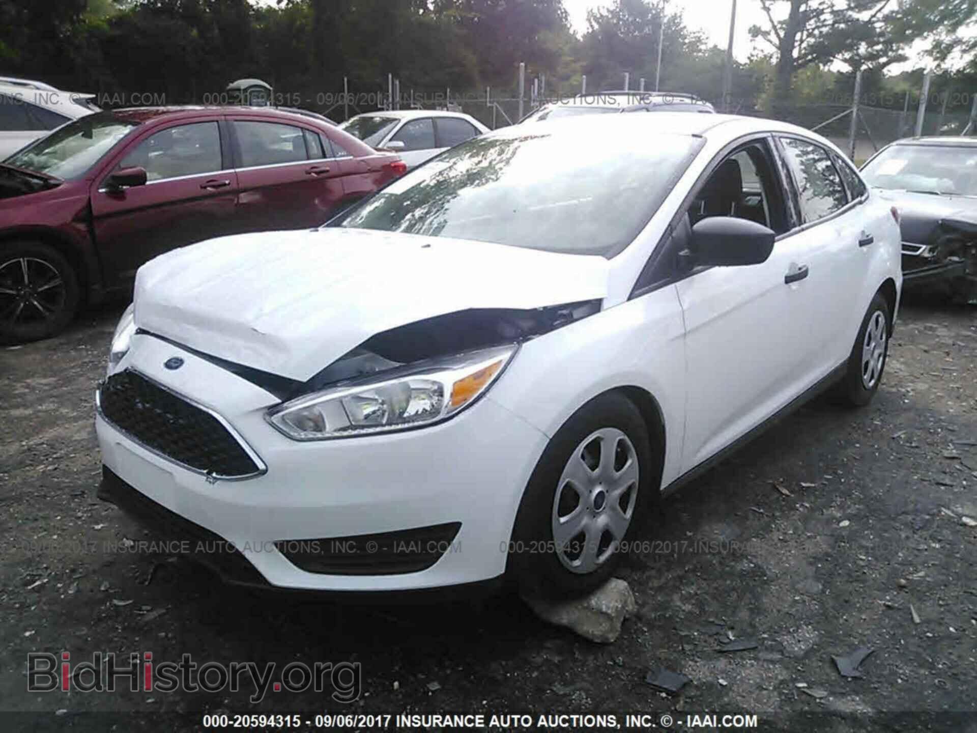2016 Ford Focus - VIN: 1FADP3E21GL335081 - Photo 2