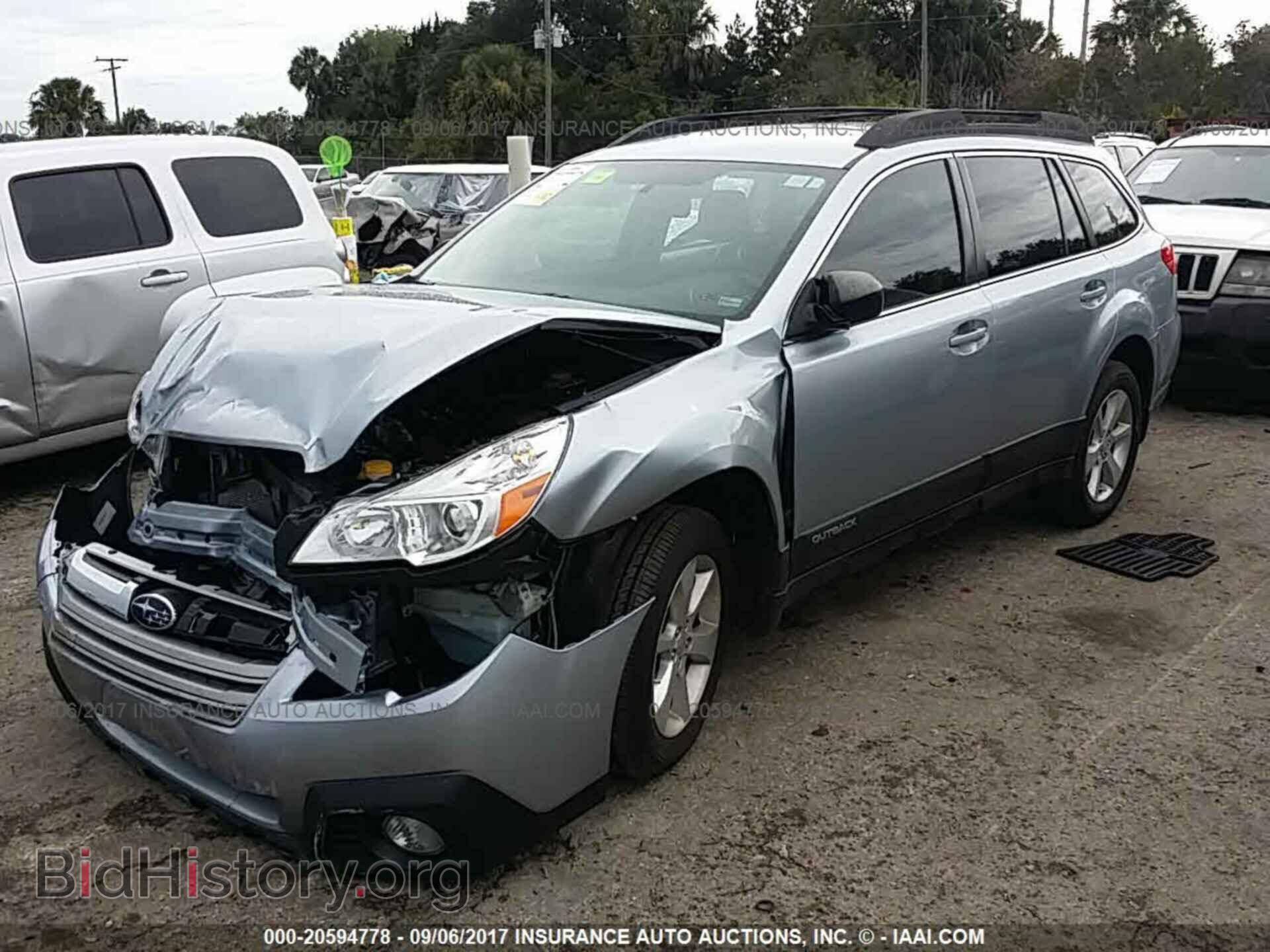 2014 Subaru Outback - VIN: 4S4BRBAC8E3328237 - Фото 2