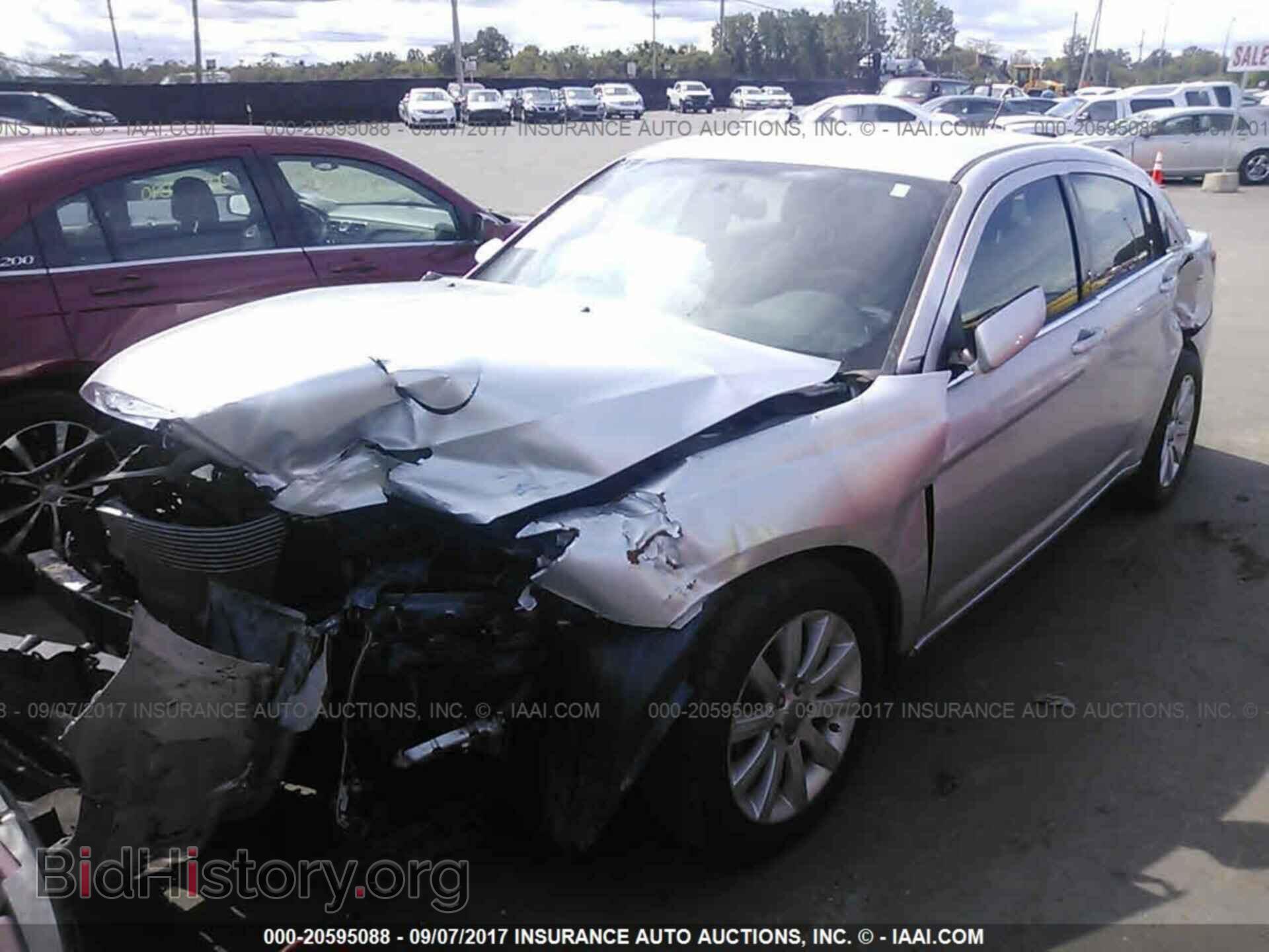 2012 Chrysler 200 - VIN: 1C3CCBBB3CN175711 - Photo 2