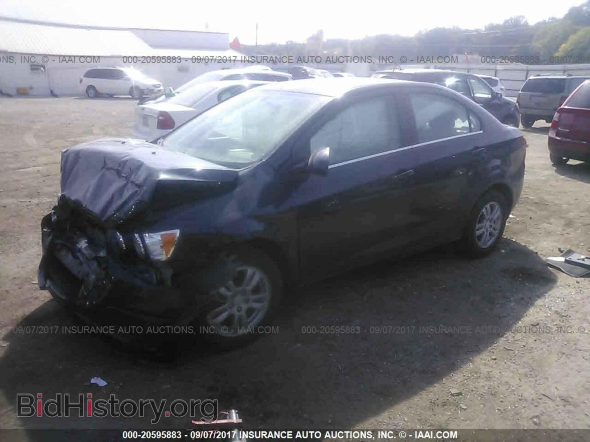 2015 Chevrolet Sonic - VIN: 1G1JC5SH8F4174470 - Фото 2