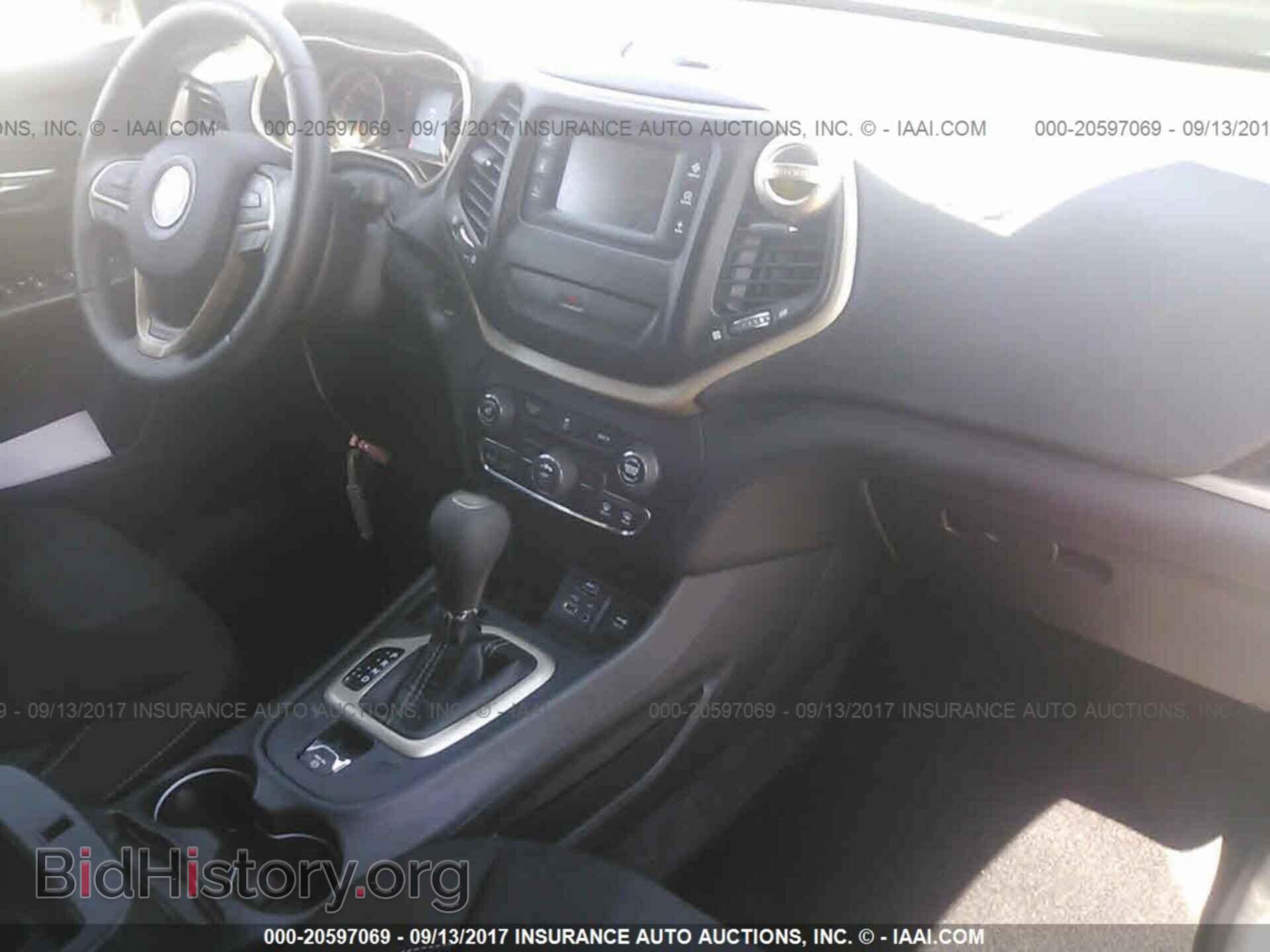 2017 Jeep Cherokee - VIN: 1C4PJLCB9HW518031 - Photo 5
