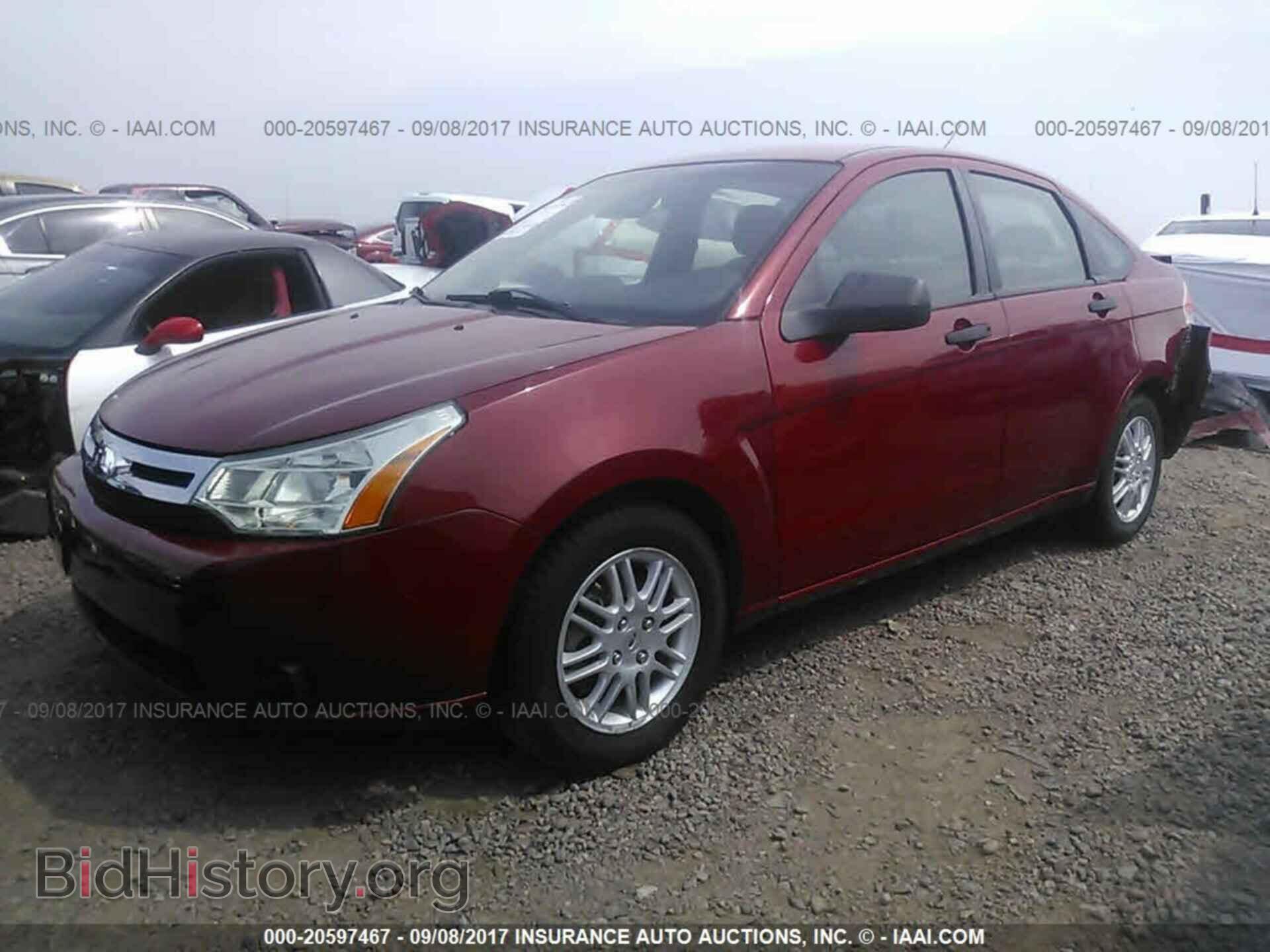2011 Ford Focus - VIN: 1FAHP3FN2BW152208 - Фото 2