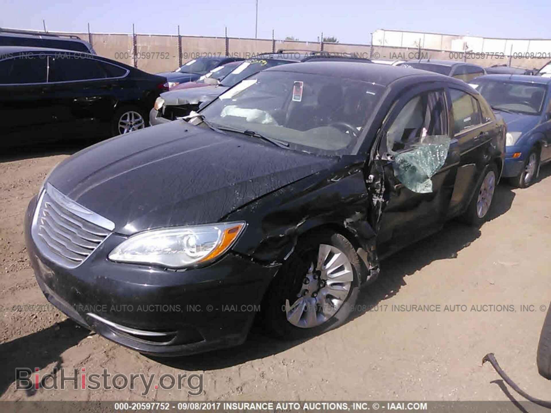 2013 Chrysler 200 - VIN: 1C3CCBAB2DN622631 - Фото 2