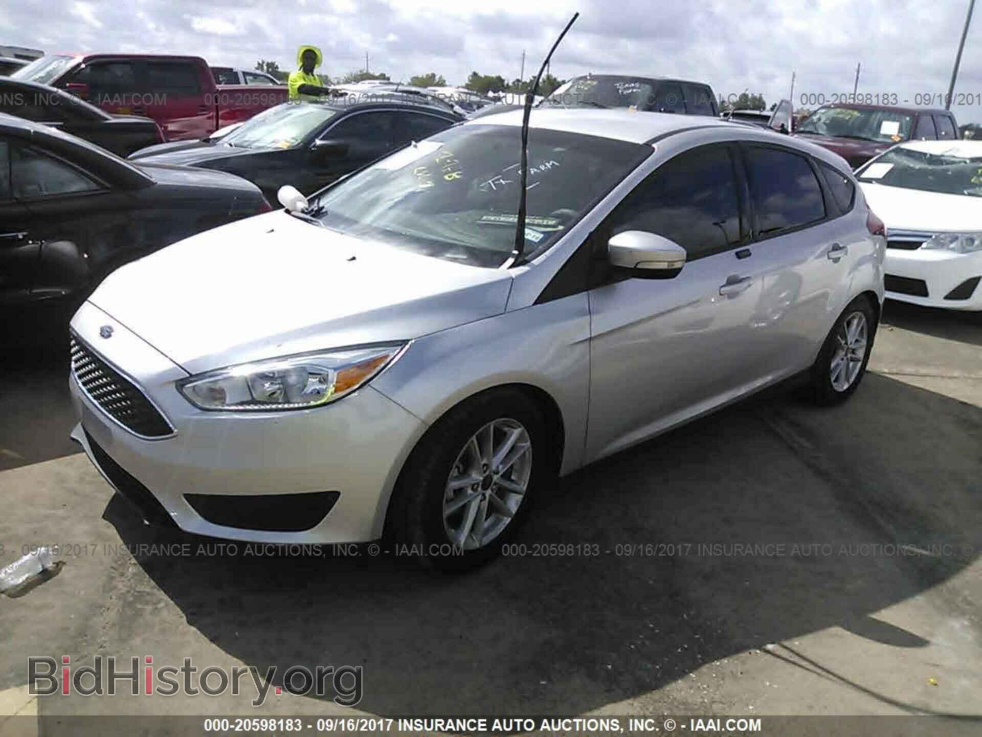 2017 Ford Focus - VIN: 1FADP3K21HL244415 - Photo 2