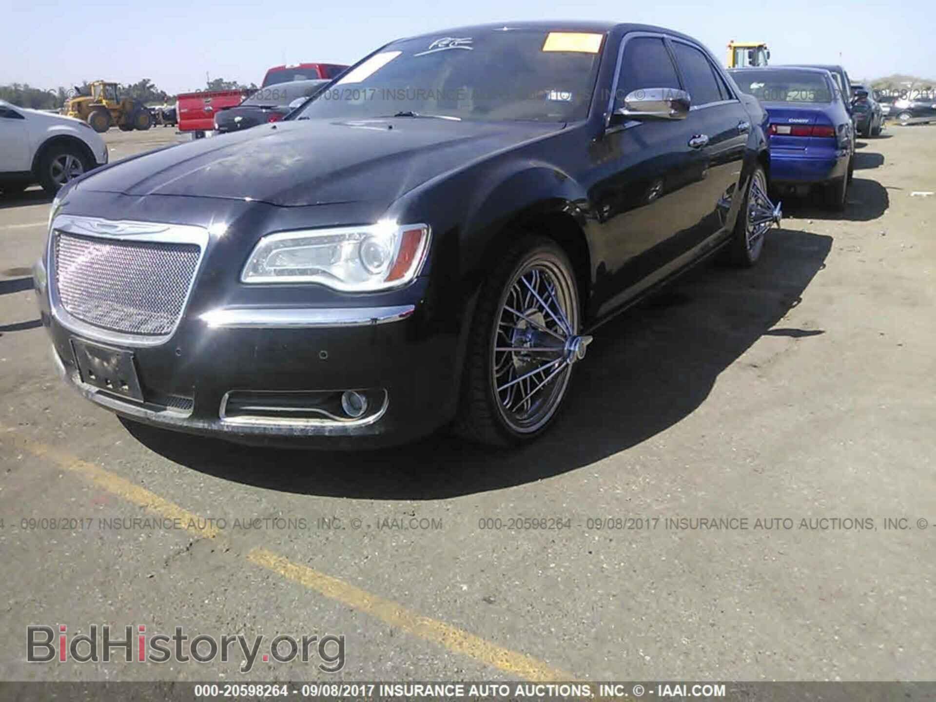 2011 Chrysler 300c - VIN: 2C3CA6CT9BH522843 - Фото 2