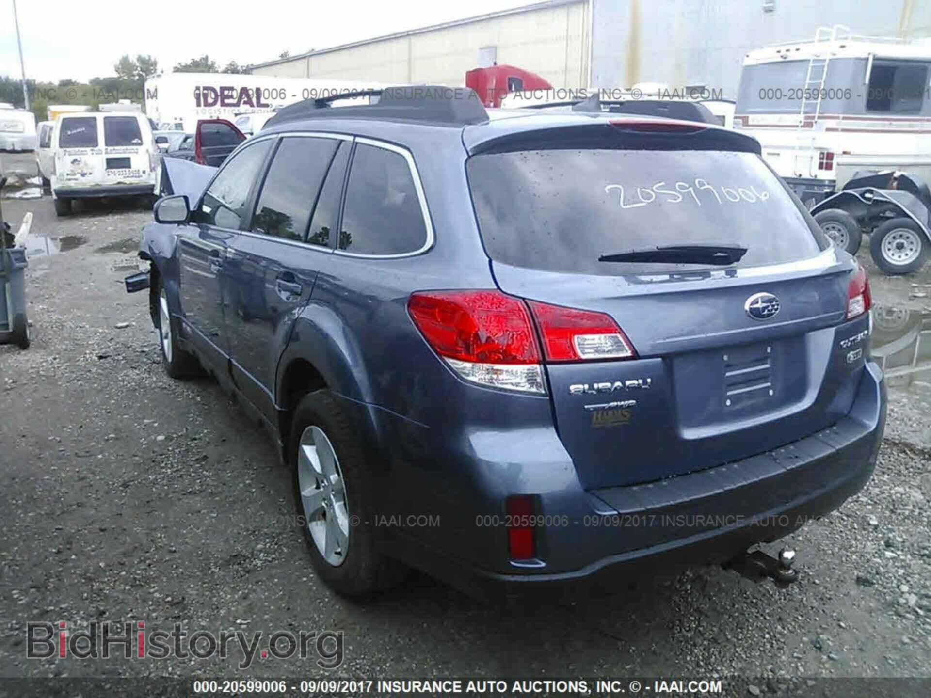 2014 Subaru Outback - VIN: 4S4BRCCC4E3312653 - Photo 3