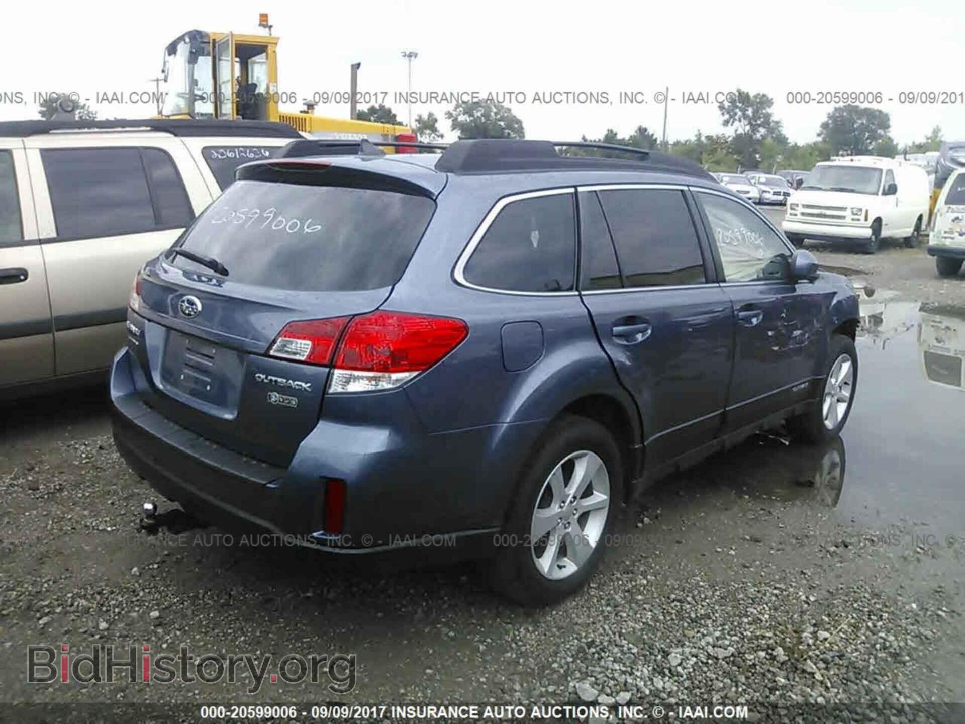 2014 Subaru Outback - VIN: 4S4BRCCC4E3312653 - Photo 4