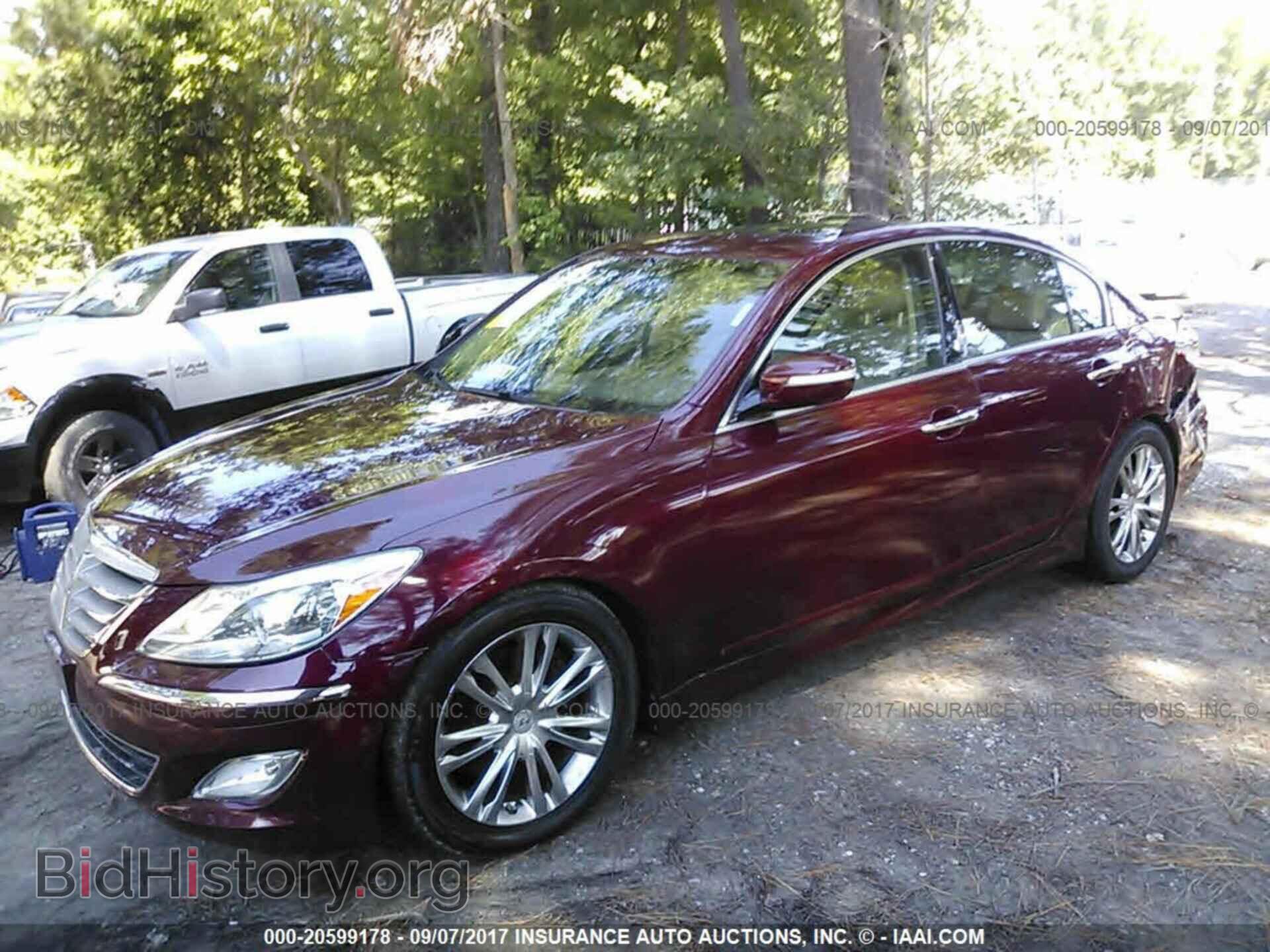 2013 Hyundai Genesis - VIN: KMHGC4DD4DU213537 - Фото 2