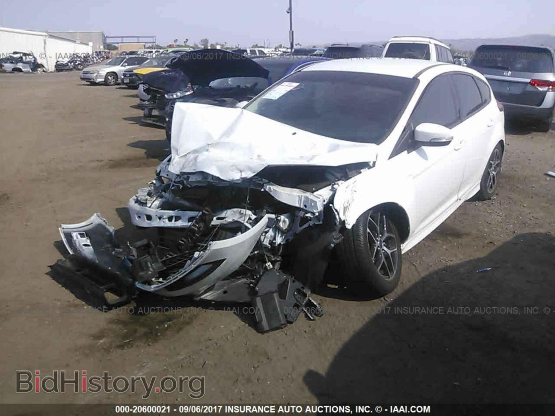 2016 Ford Focus - VIN: 1FADP3K23GL337158 - Photo 2