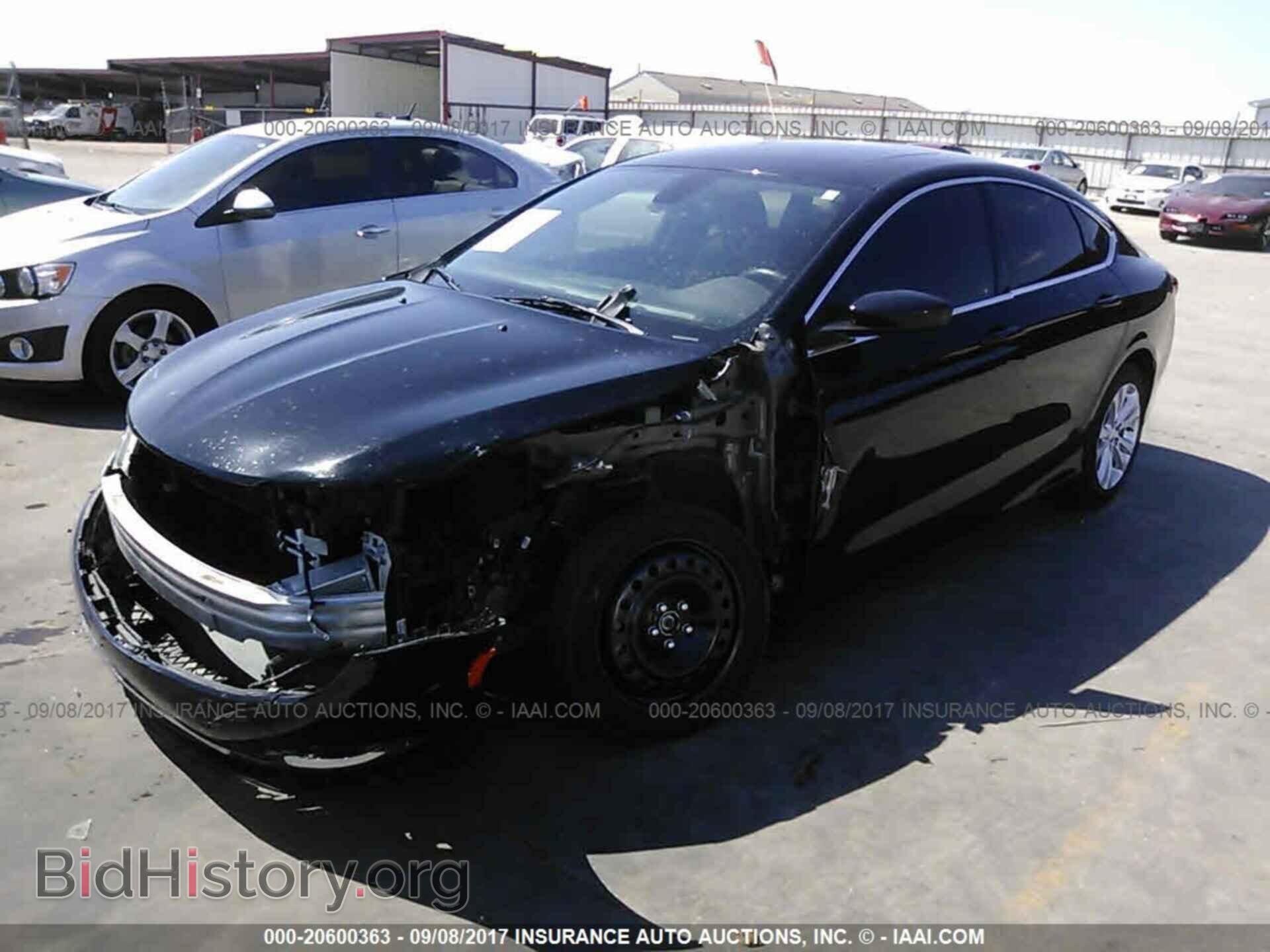 2016 Chrysler 200 - VIN: 1C3CCCAG3GN143270 - Photo 2