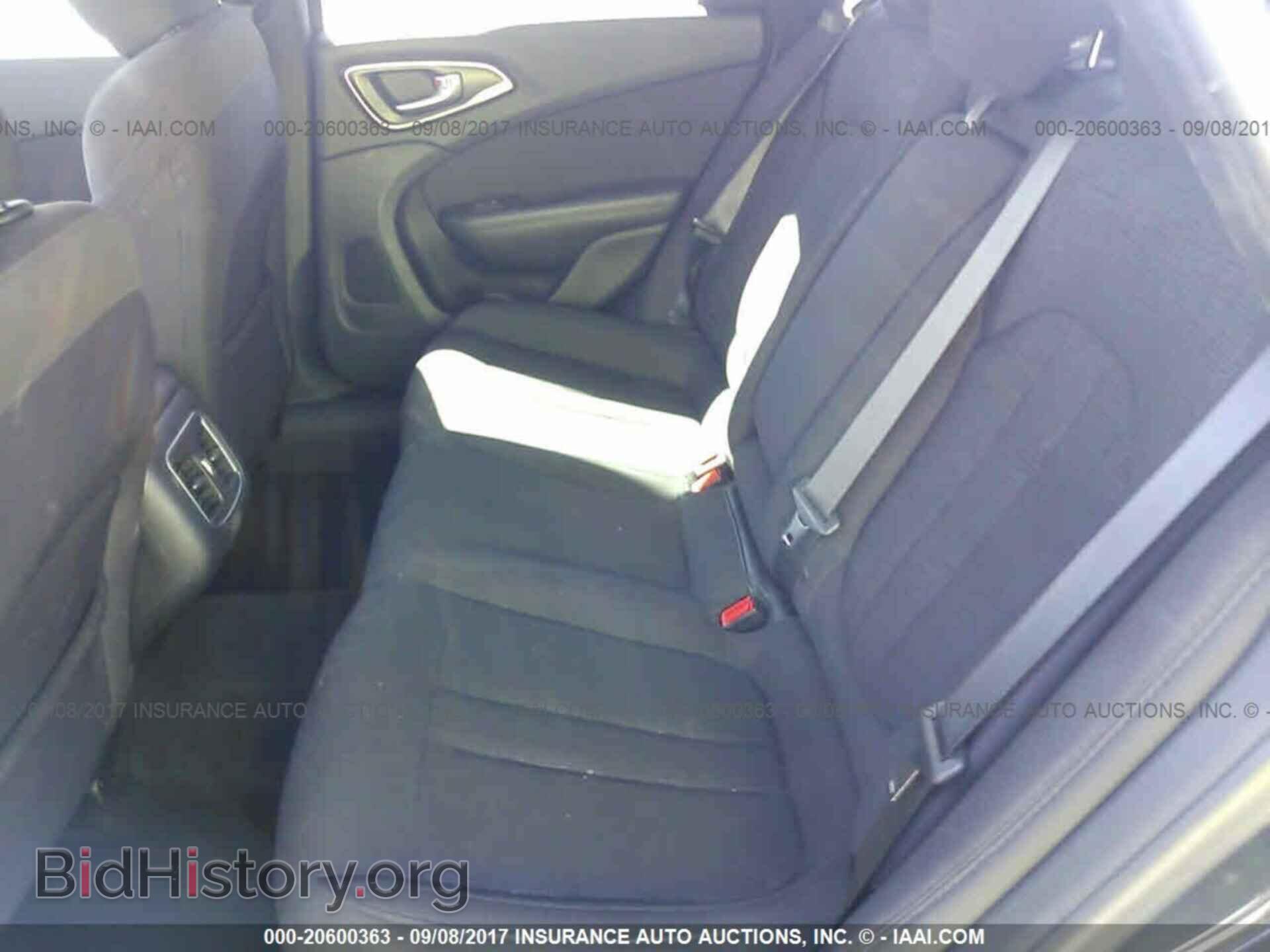 2016 Chrysler 200 - VIN: 1C3CCCAG3GN143270 - Photo 8