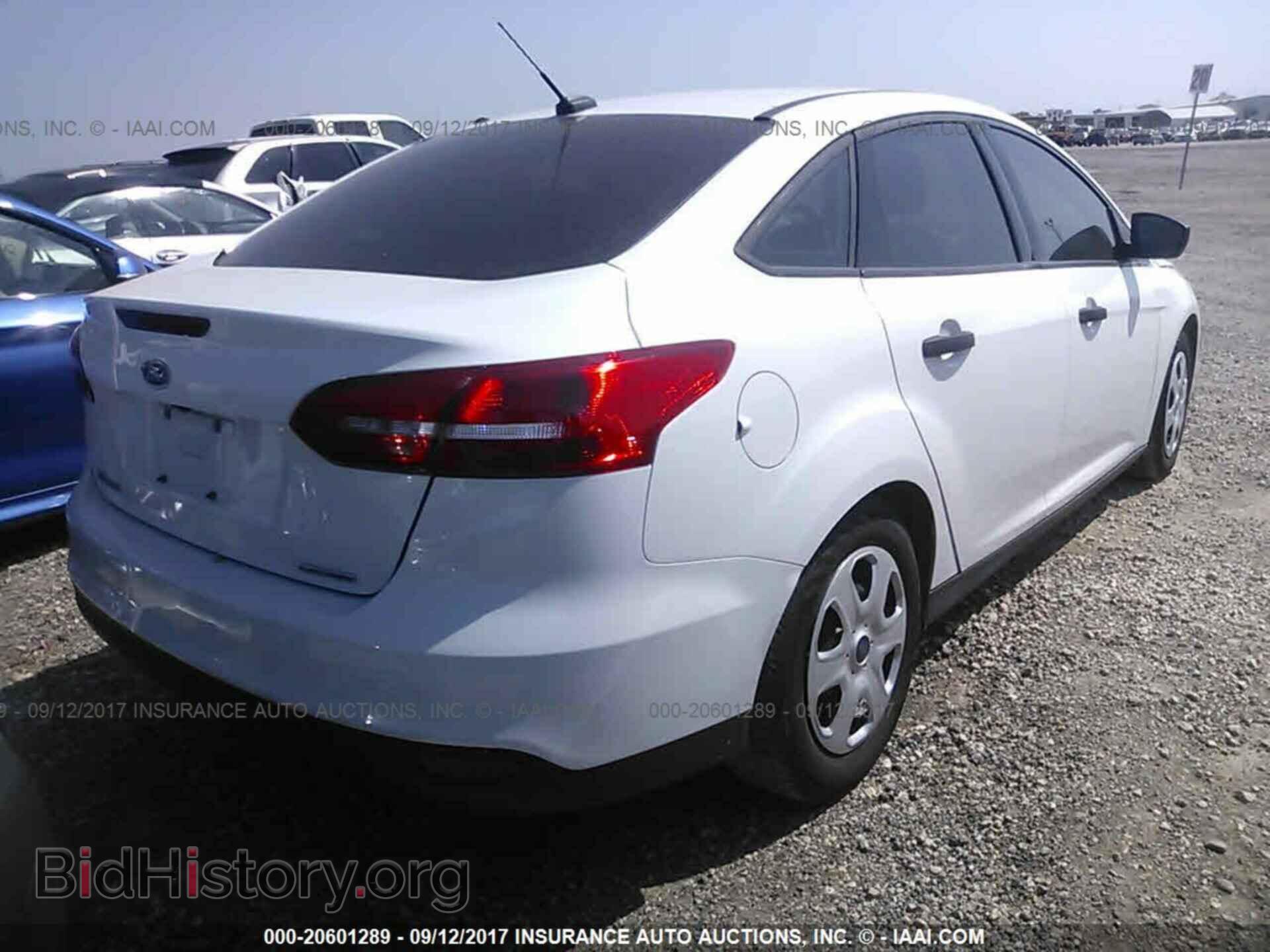 2016 Ford Focus - VIN: 1FADP3E21GL220786 - Photo 4