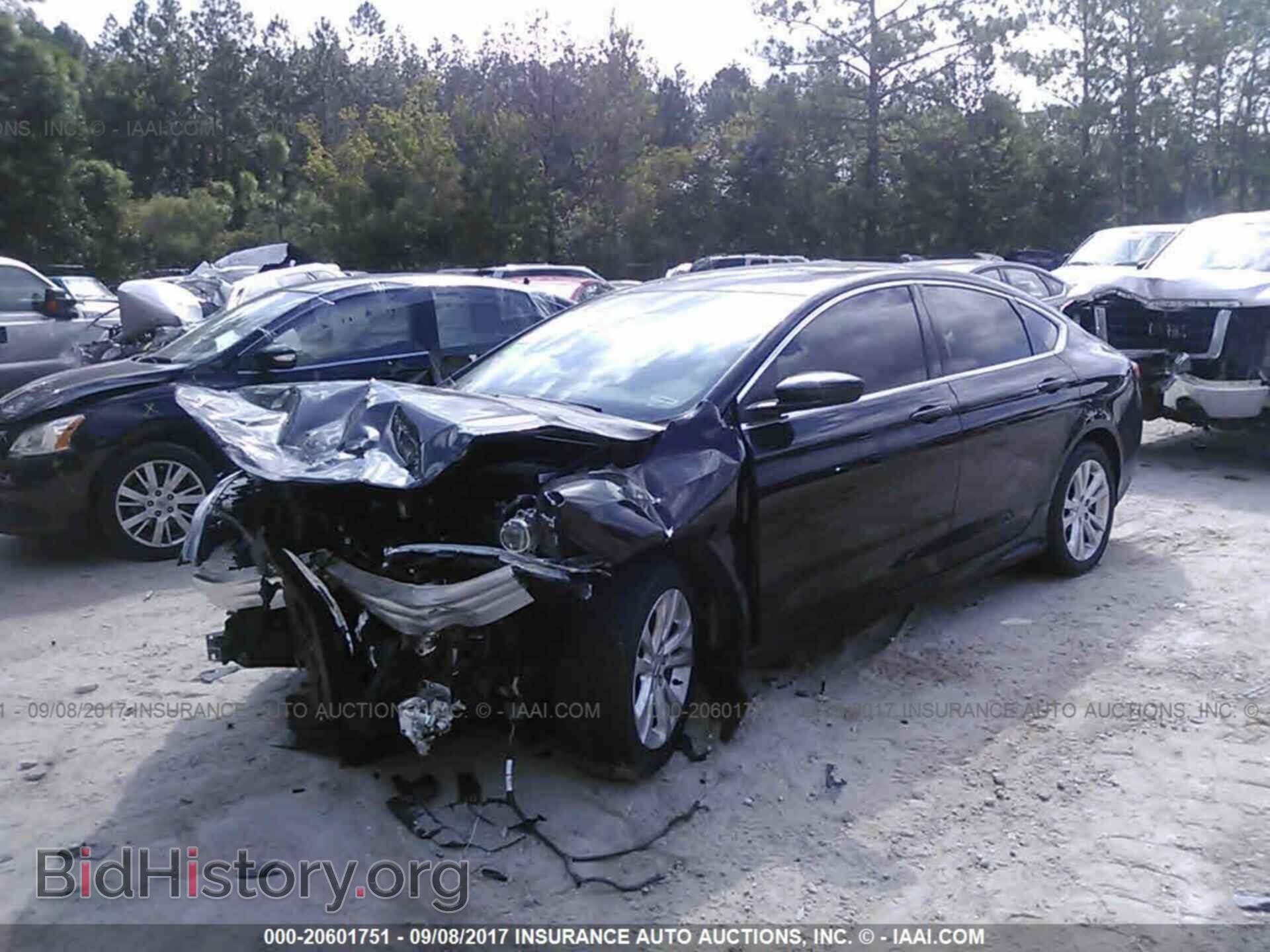 2015 Chrysler 200 - VIN: 1C3CCCAB2FN666069 - Photo 2