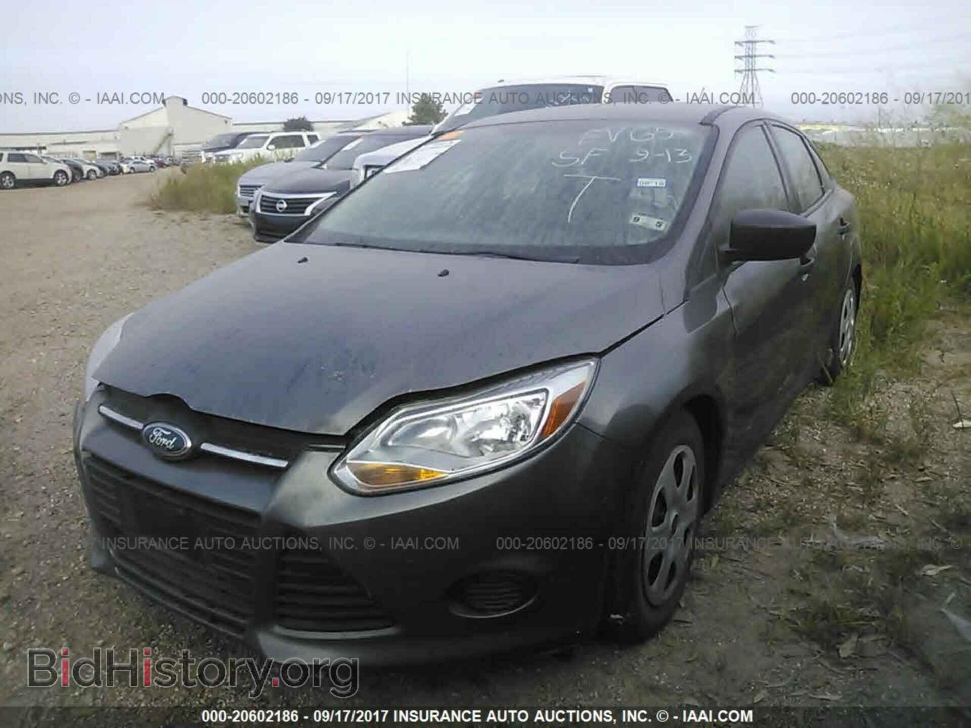 2014 Ford Focus - VIN: 1FADP3E27EL137649 - Фото 2