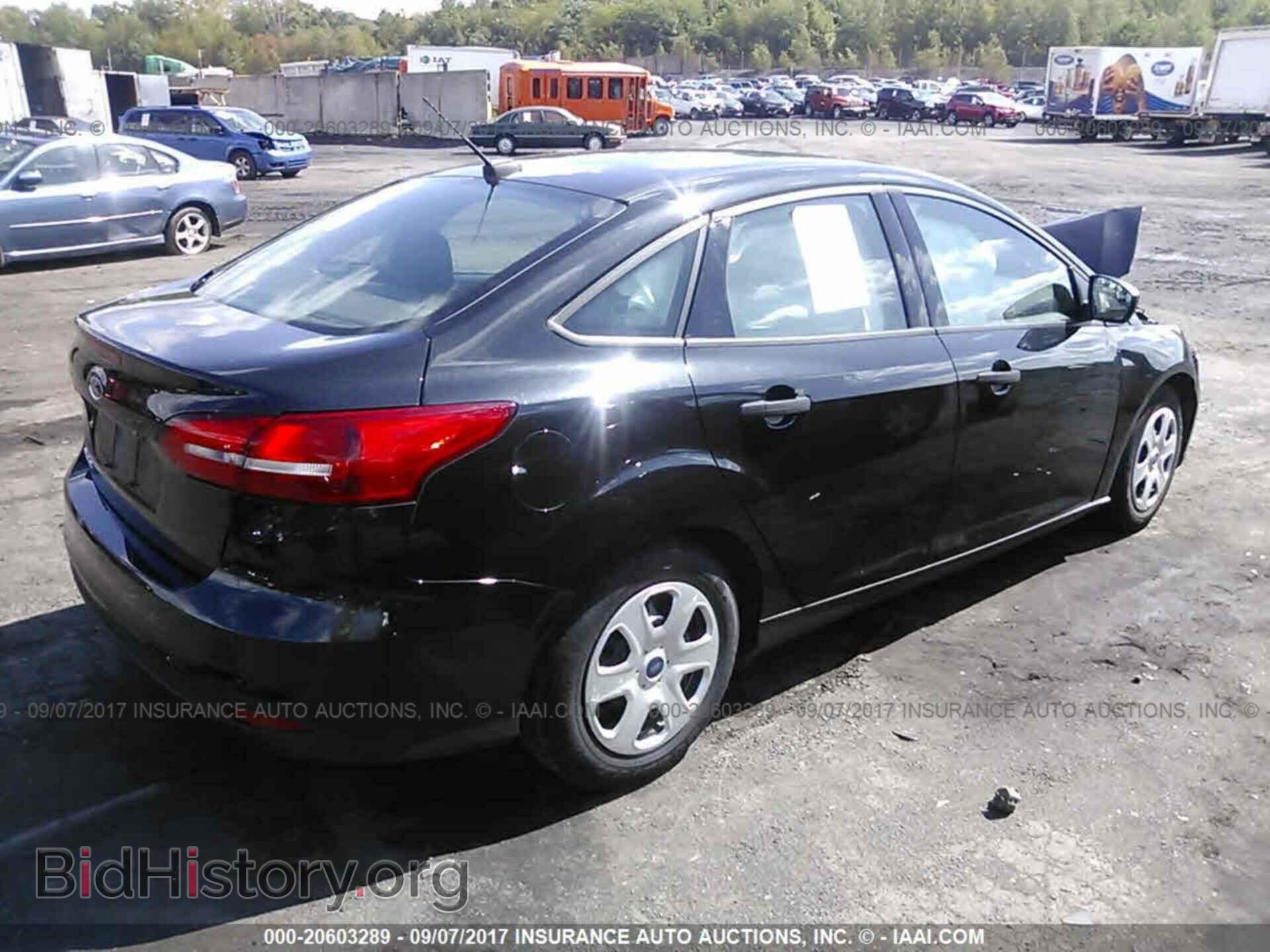 2015 Ford Focus - VIN: 1FADP3E25FL353453 - Photo 4