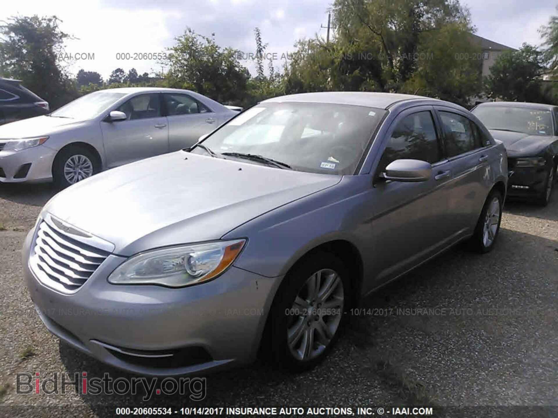 2013 Chrysler 200 - VIN: 1C3CCBBB3DN695408 - Фото 2