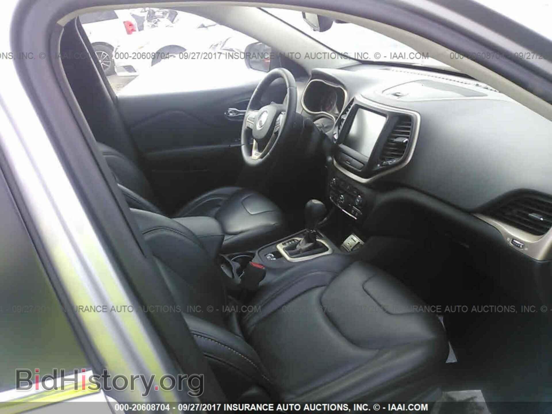 2017 Jeep Cherokee - VIN: 1C4PJLDBXHW522877 - Photo 5
