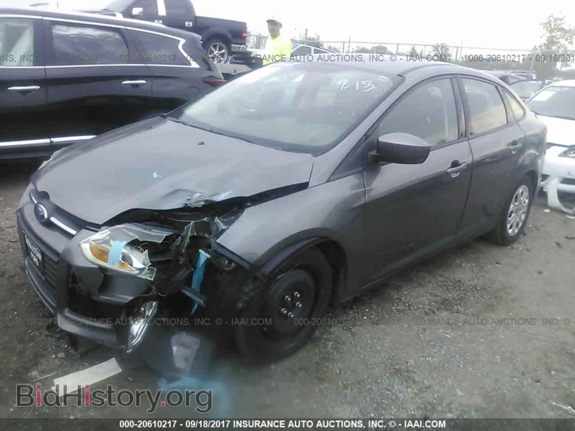 2012 Ford Focus - VIN: 1FAHP3F24CL177586 - Photo 2