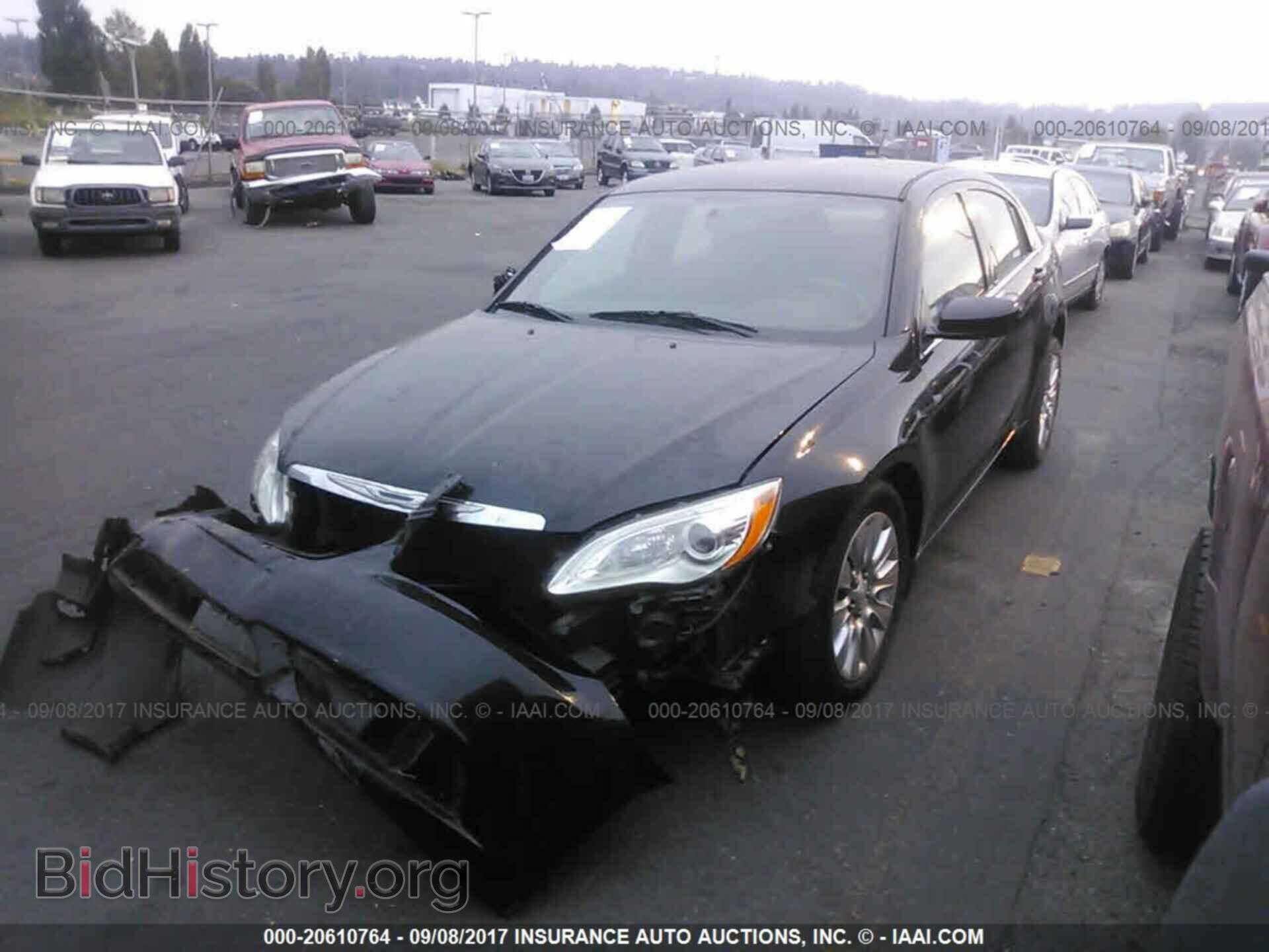 2014 Chrysler 200 - VIN: 1C3CCBAB8EN206908 - Photo 2