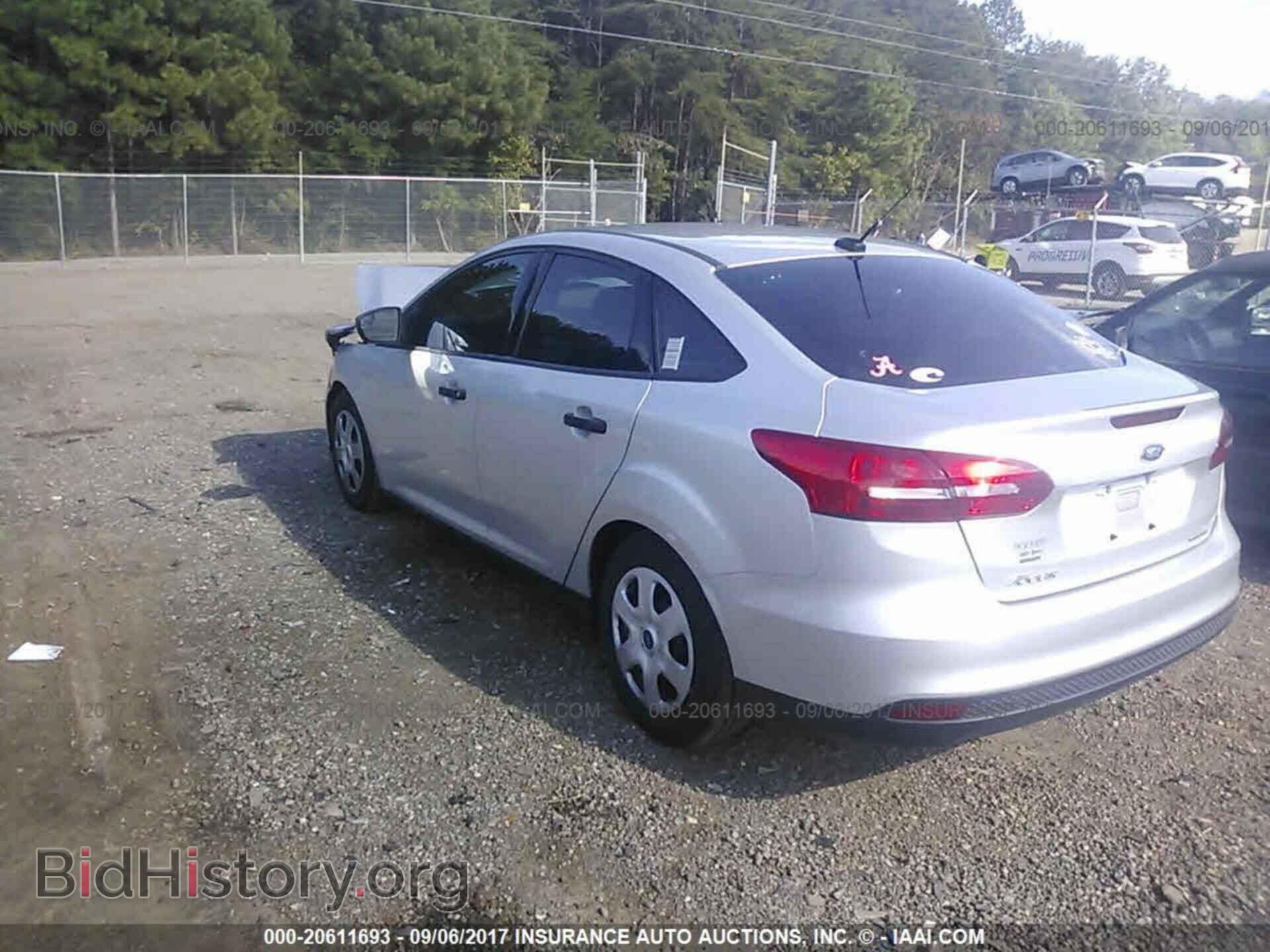 2015 Ford Focus - VIN: 1FADP3E27FL339067 - Photo 3