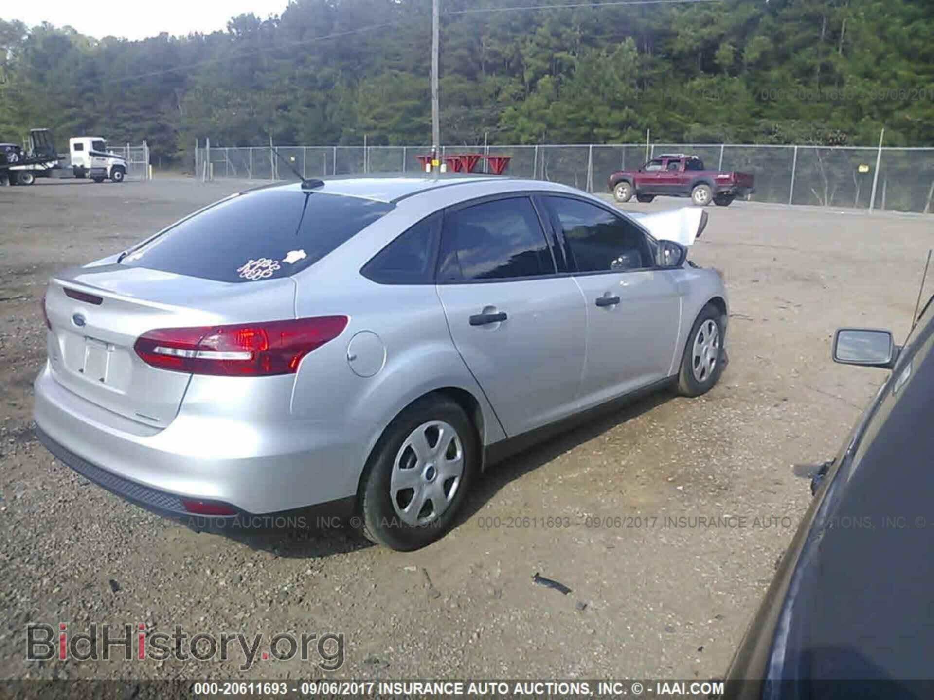 2015 Ford Focus - VIN: 1FADP3E27FL339067 - Photo 4