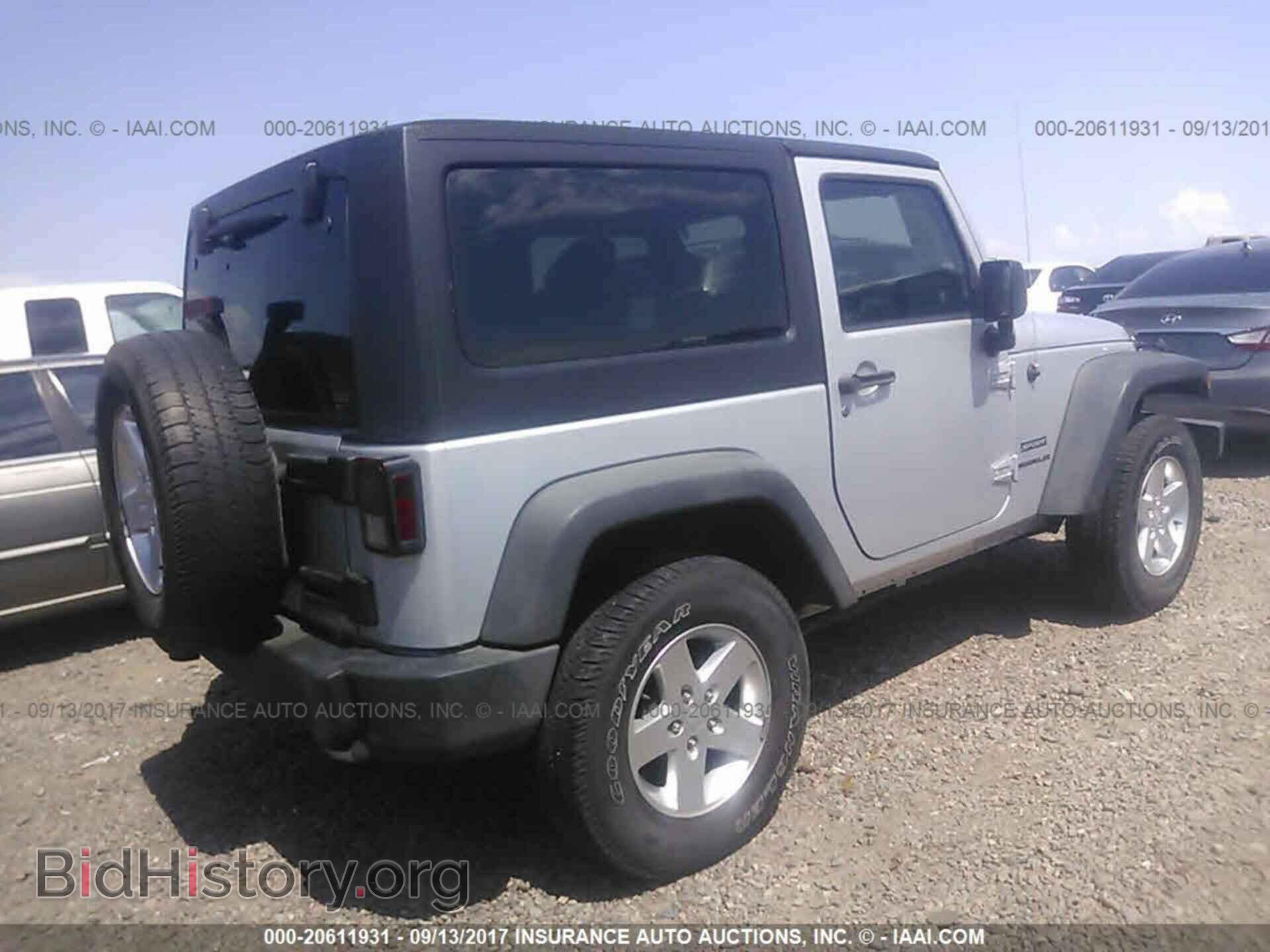 2011 Jeep Wrangler - VIN: 1J4AA2D14BL637436 - Фото 4