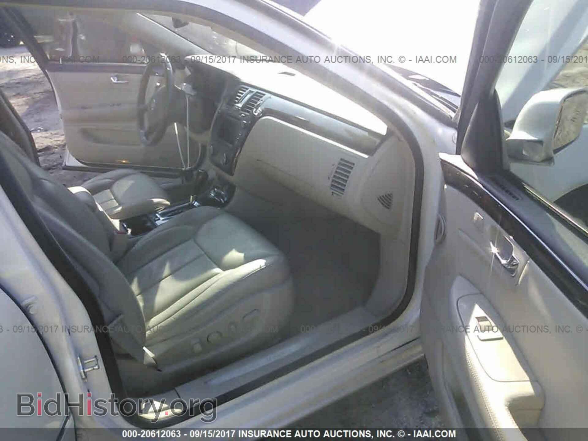 2011 Cadillac Dts - VIN: 1G6KH5E64BU137162 - Фото 5