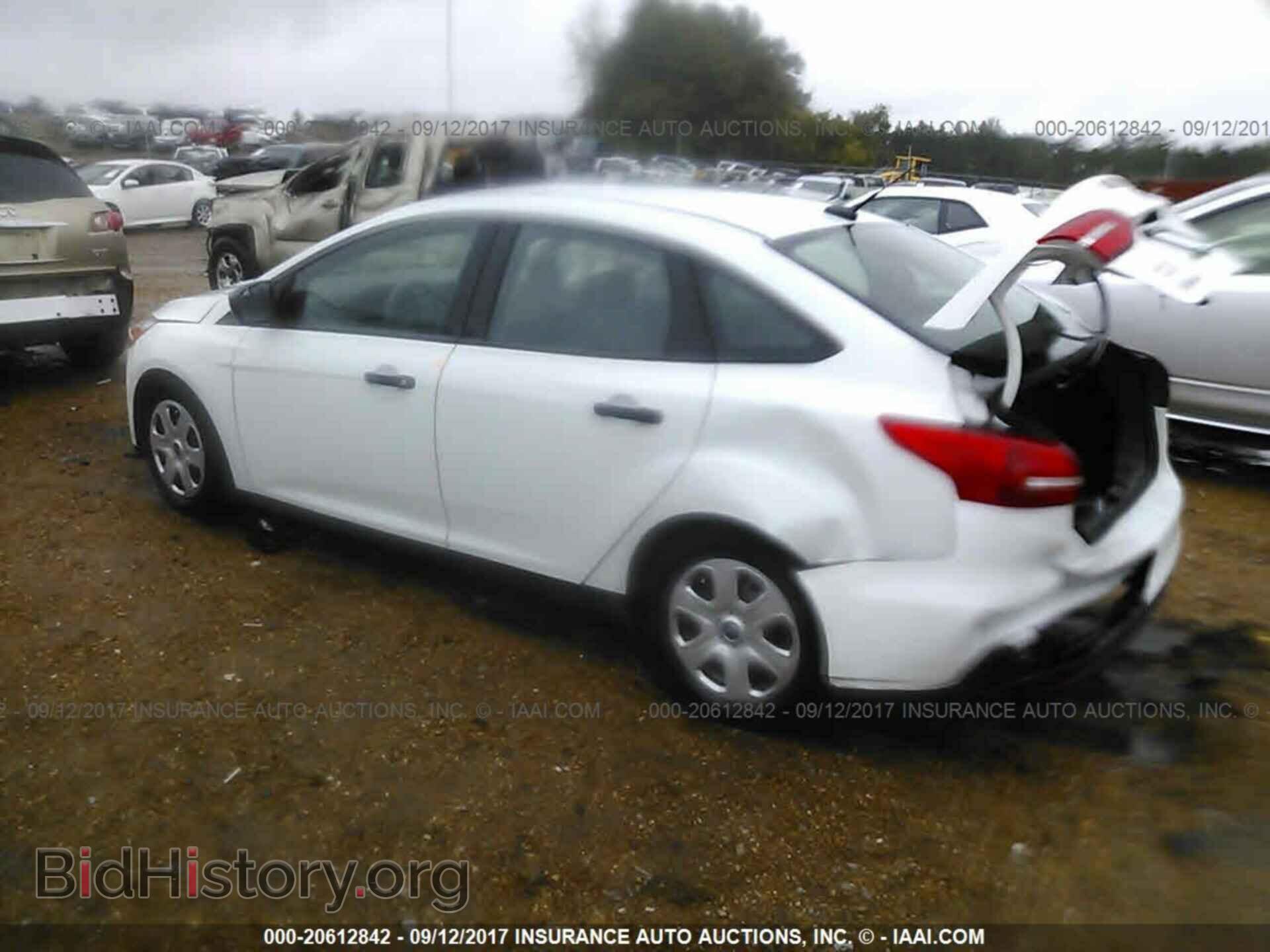 2016 Ford Focus - VIN: 1FADP3E25GL306120 - Photo 3