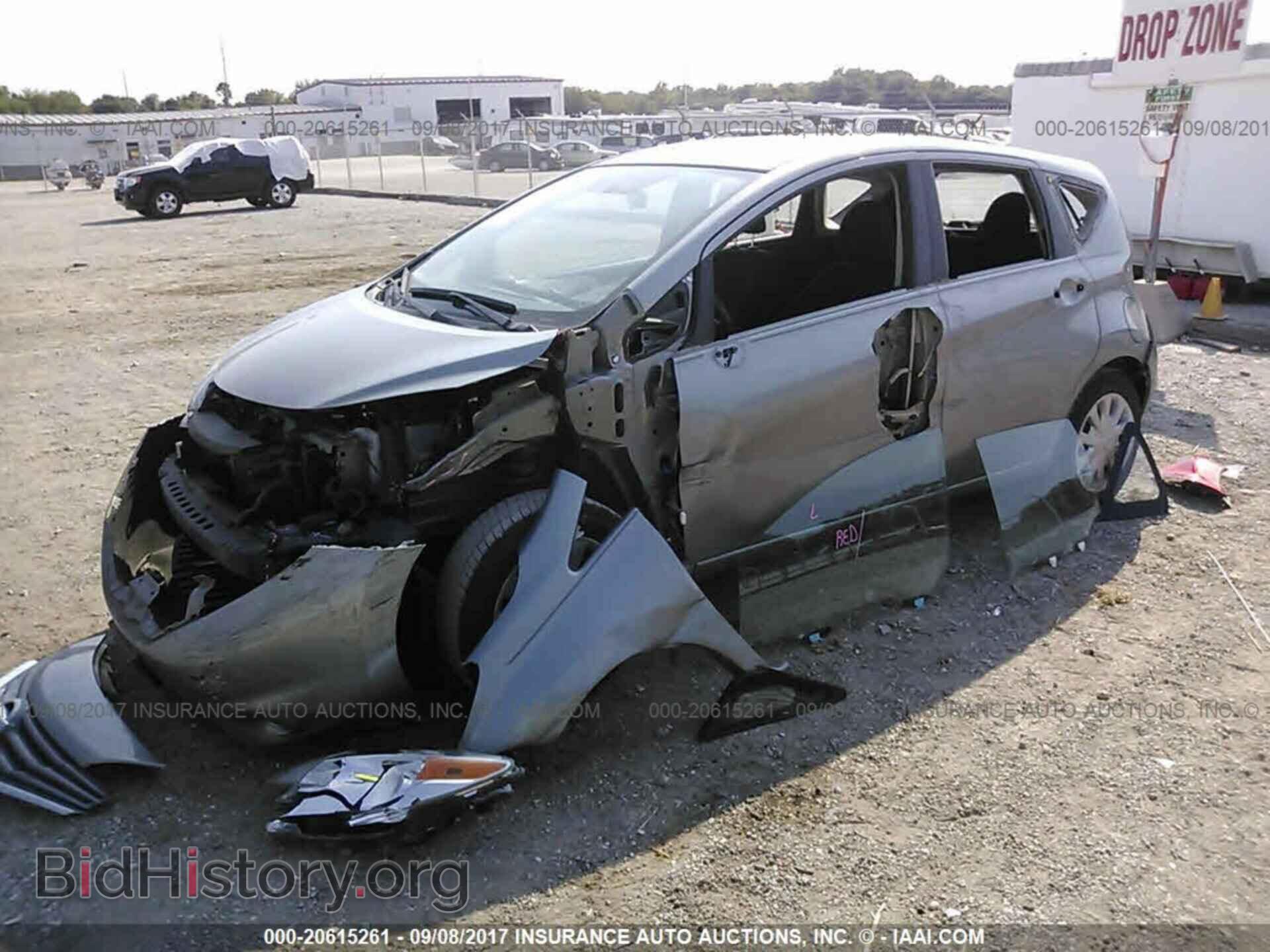 2015 Nissan Versa note - VIN: 3N1CE2CP8FL375569 - Фото 2