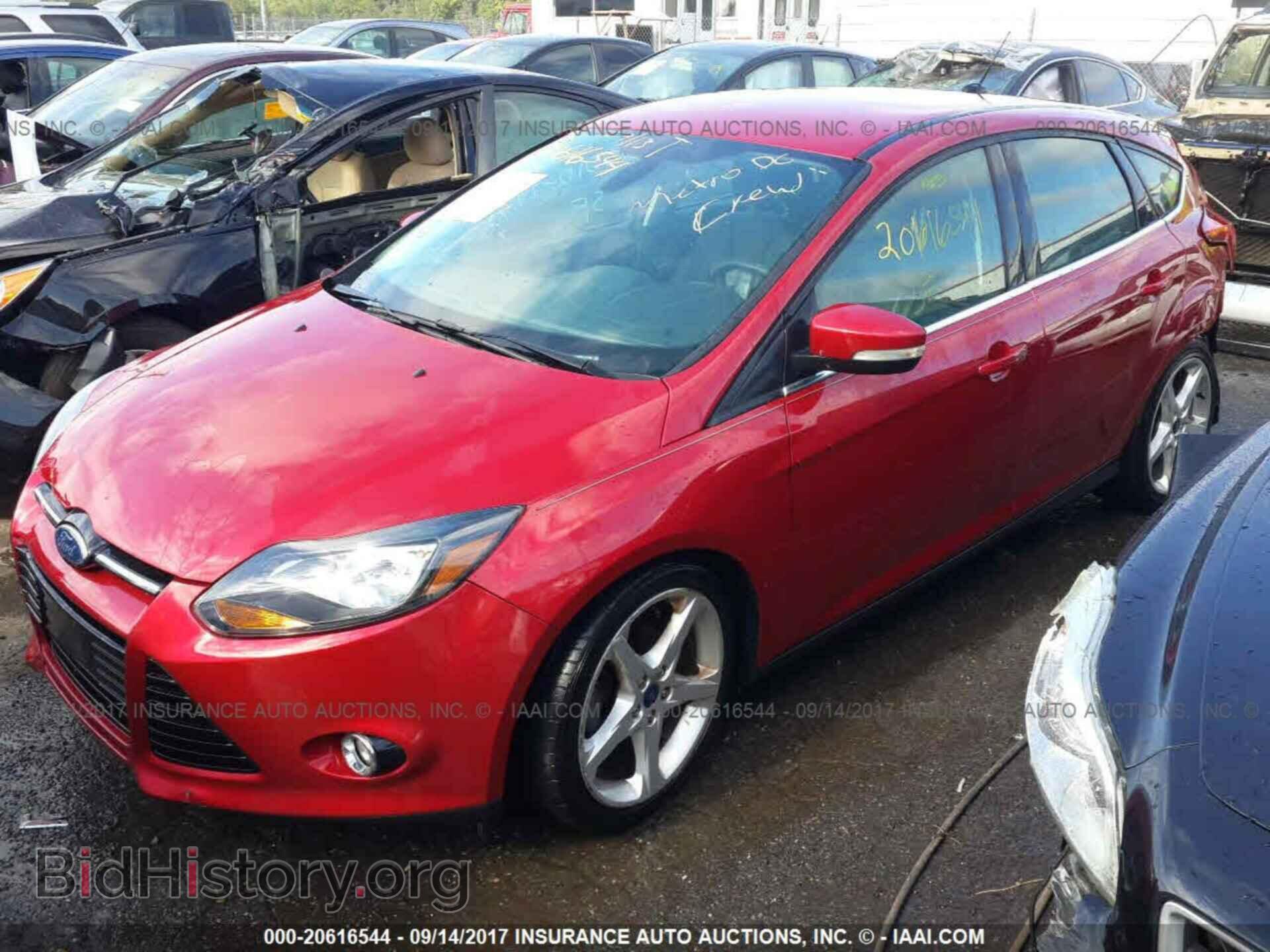 2012 Ford Focus - VIN: 1FAHP3N22CL327504 - Photo 2