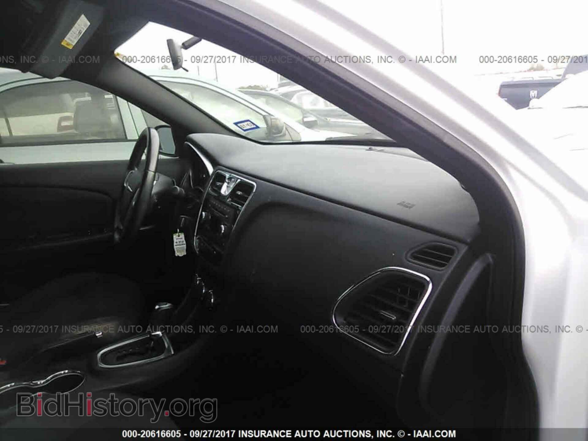 2012 Chrysler 200 - VIN: 1C3CCBBB2CN140495 - Photo 5