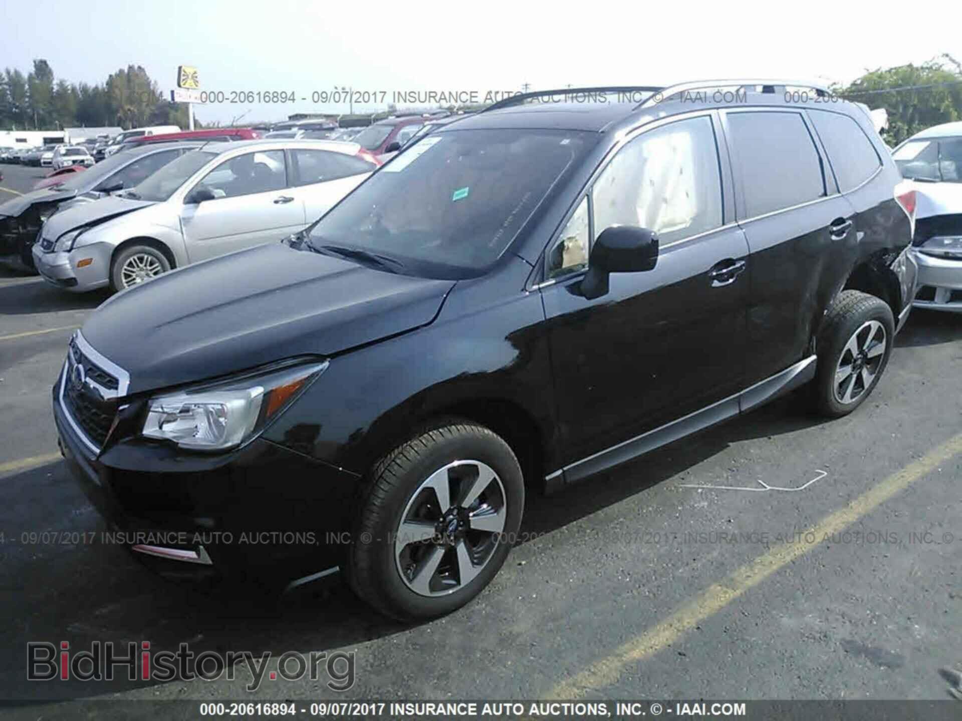 2017 Subaru Forester - VIN: JF2SJAGC8HH450182 - Фото 2