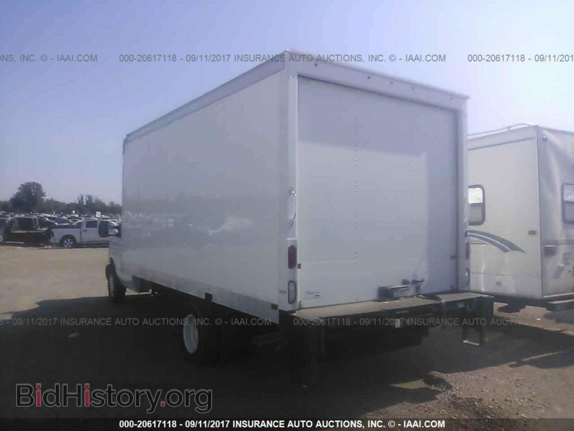 2017 Ford Econoline - VIN: 1FDWE3FS4HDC44756 - Фото 3