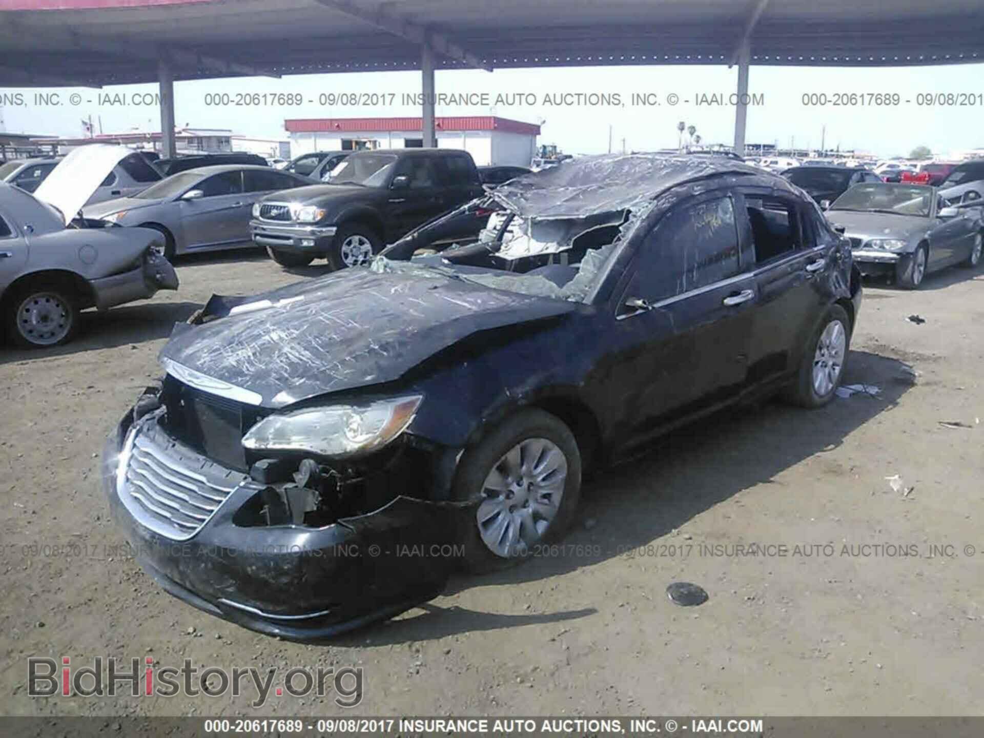 2011 Chrysler 200 - VIN: 1C3BC4FB3BN563425 - Фото 2