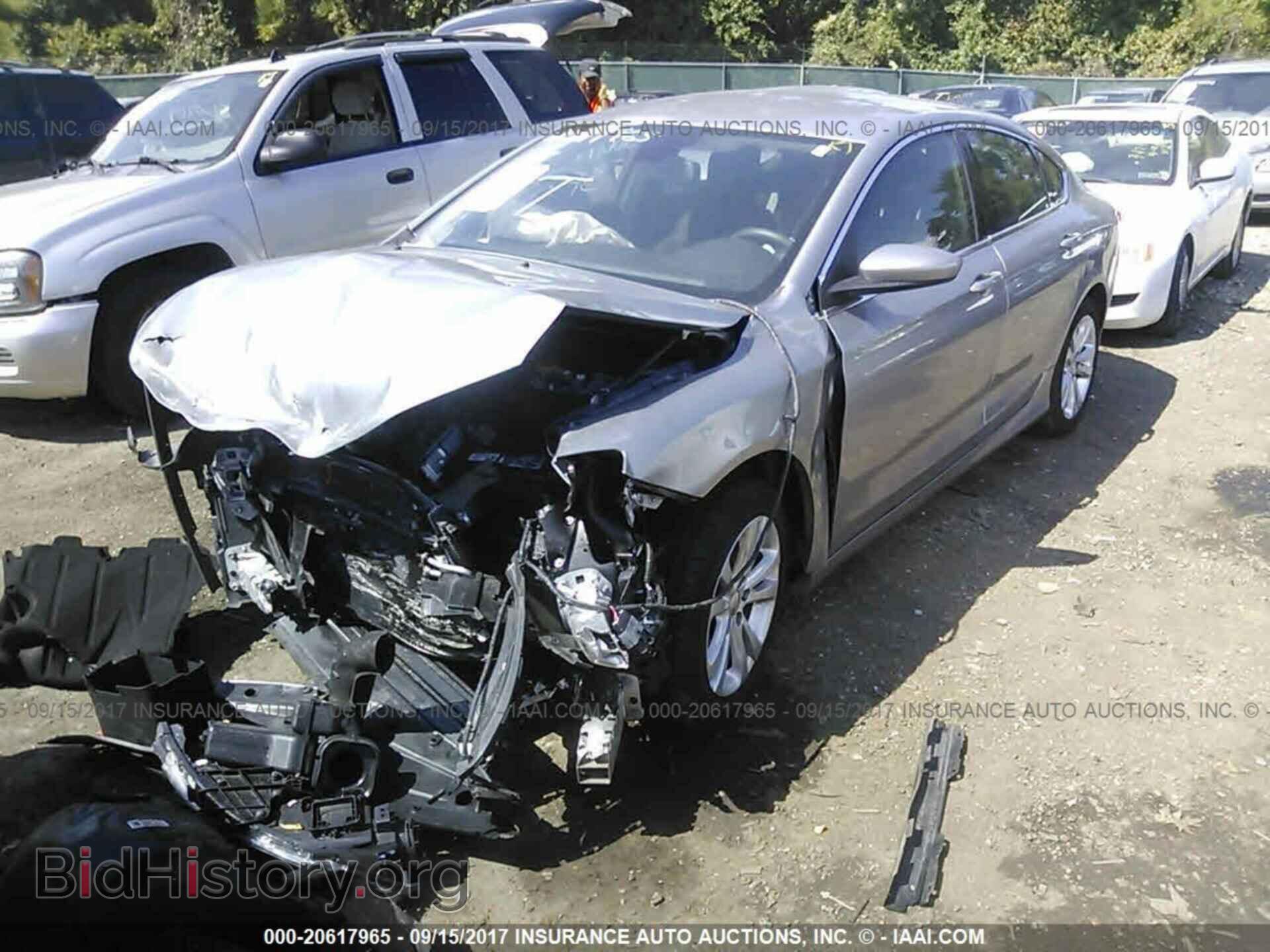 2015 Chrysler 200 - VIN: 1C3CCCAB1FN745393 - Photo 2