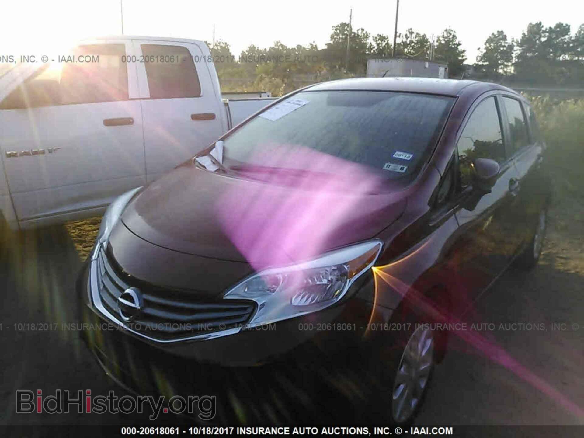 2015 Nissan Versa note - VIN: 3N1CE2CP5FL389395 - Фото 2