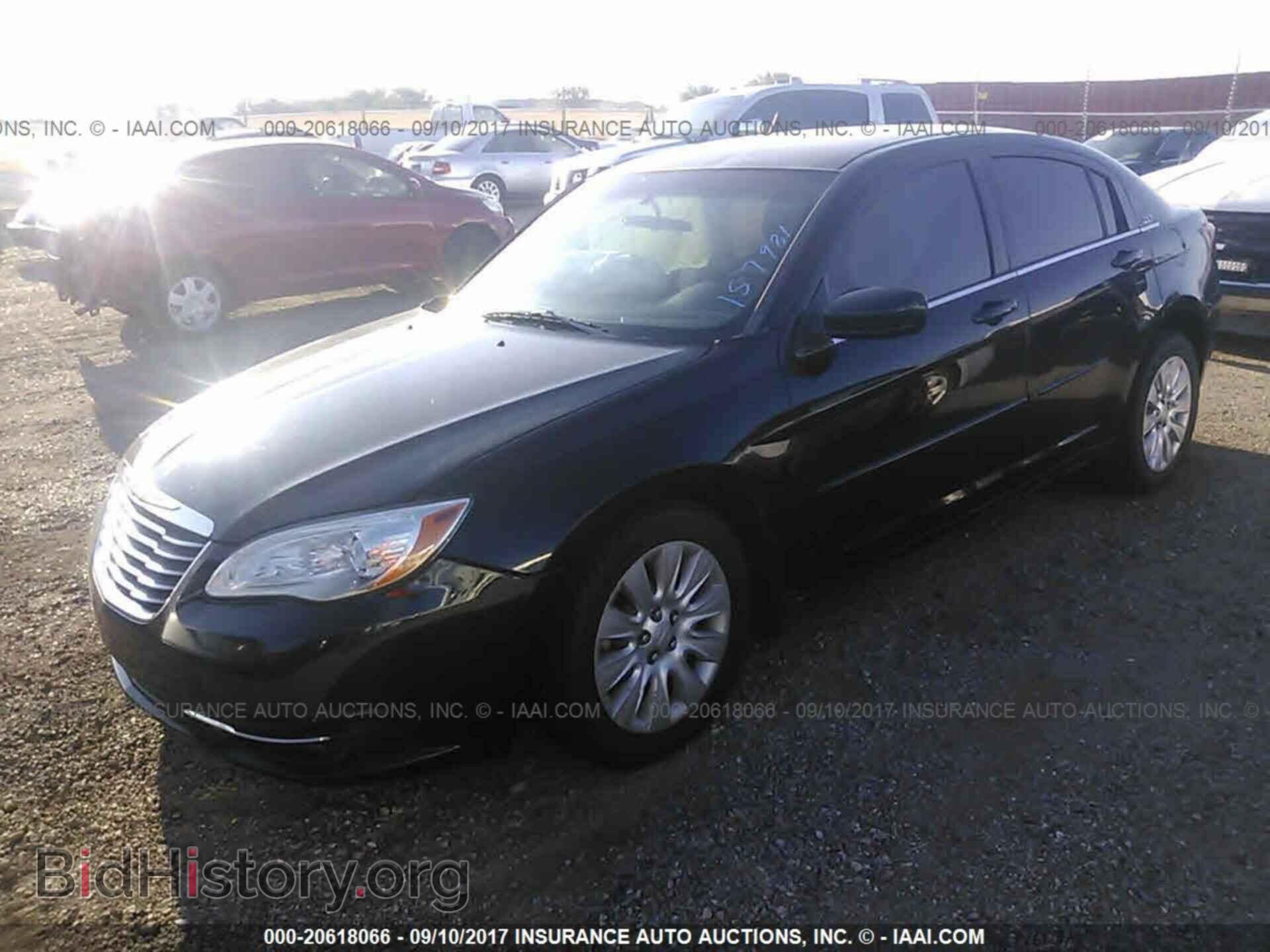 2012 Chrysler 200 - VIN: 1C3CCBAB6CN157981 - Photo 2