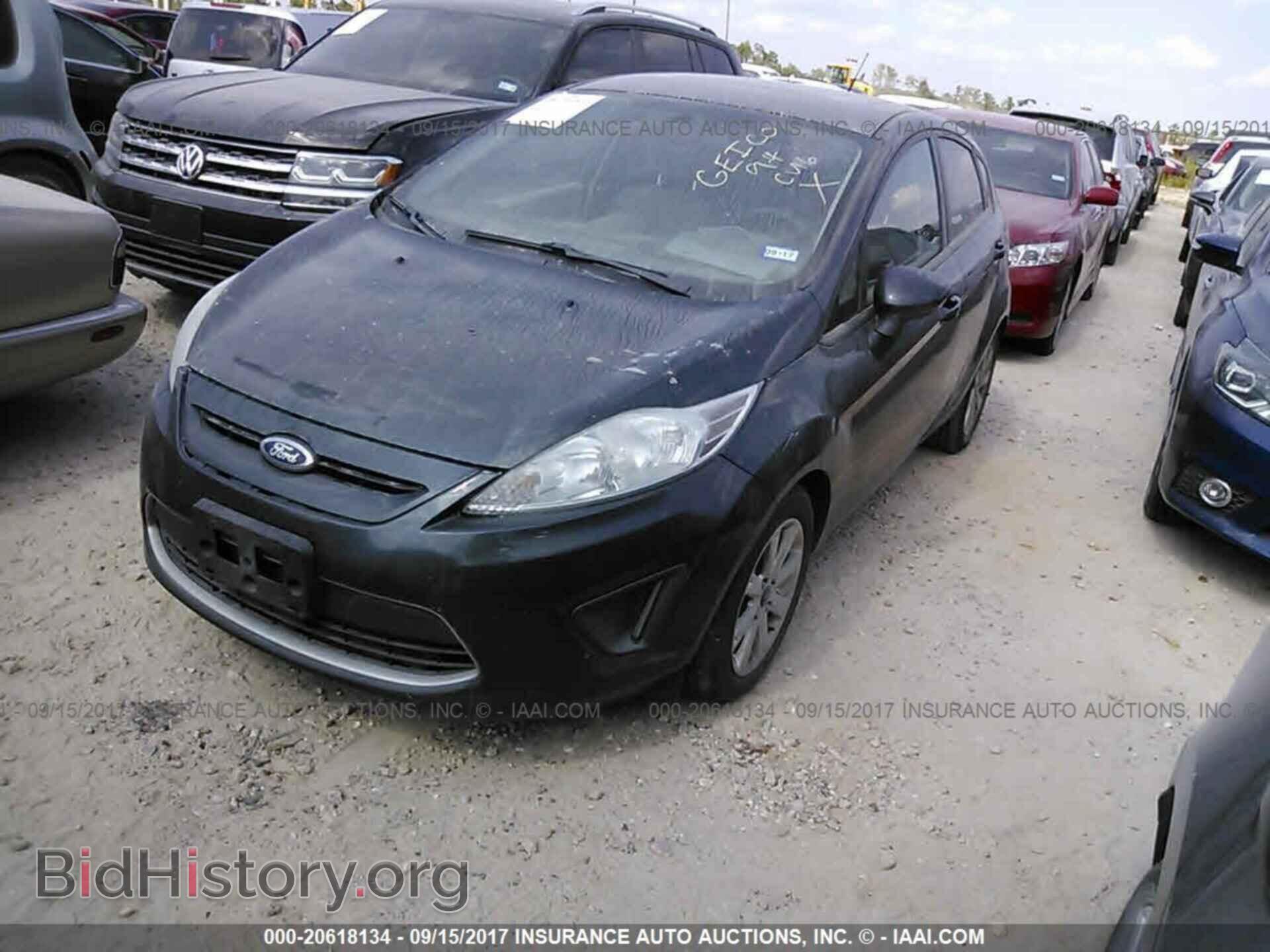 2011 Ford Fiesta - VIN: 3FADP4EJ1BM240122 - Фото 2