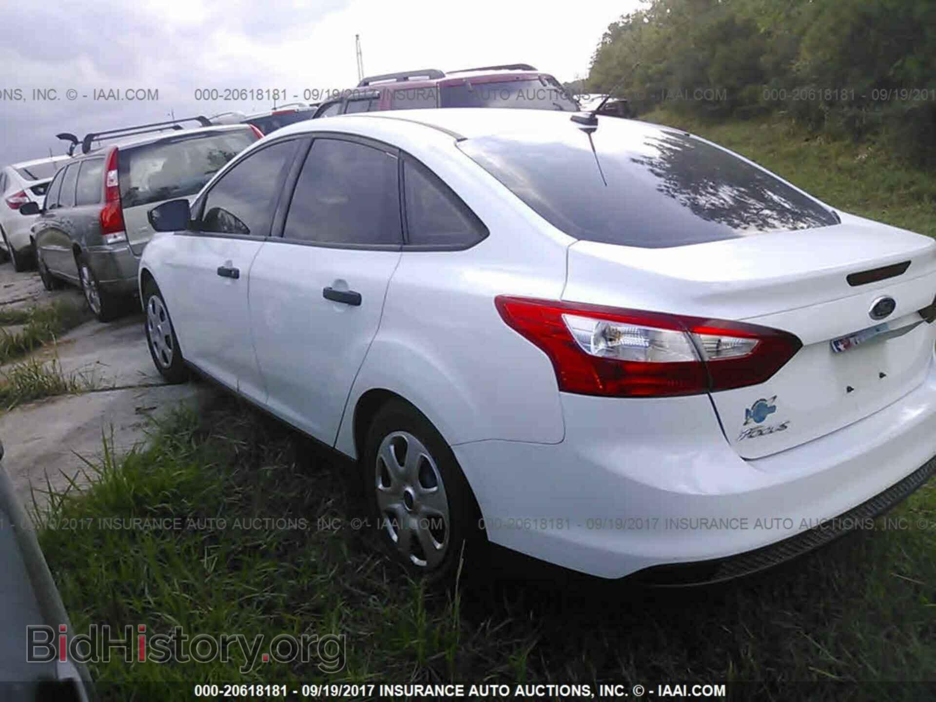 2012 Ford Focus - VIN: 1FAHP3E22CL235132 - Photo 3