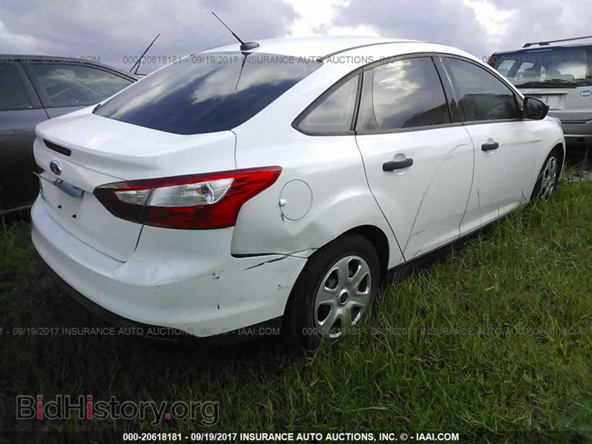 2012 Ford Focus - VIN: 1FAHP3E22CL235132 - Photo 4