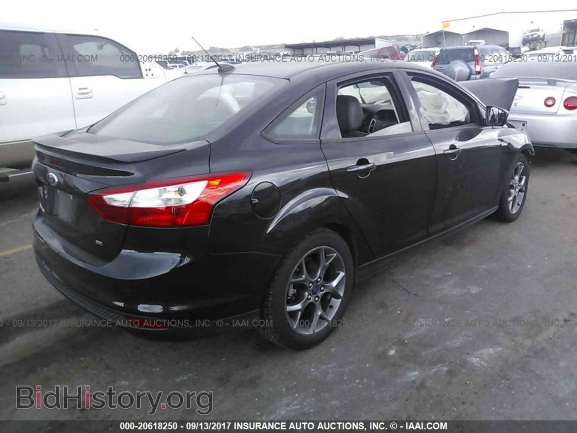 2014 Ford Focus - VIN: 1FADP3F20EL104541 - Photo 4