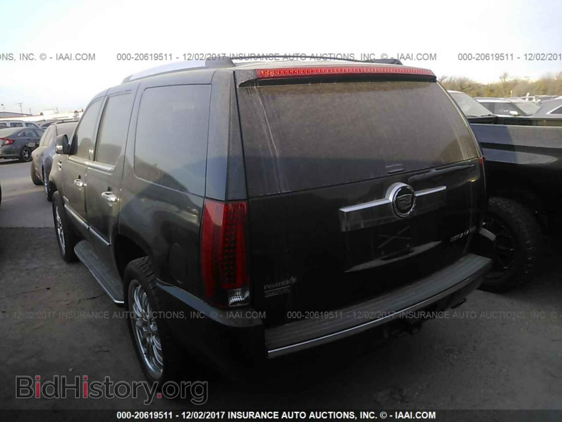 2011 Cadillac Escalade - VIN: 1GYS3AEF2BR323977 - Фото 3