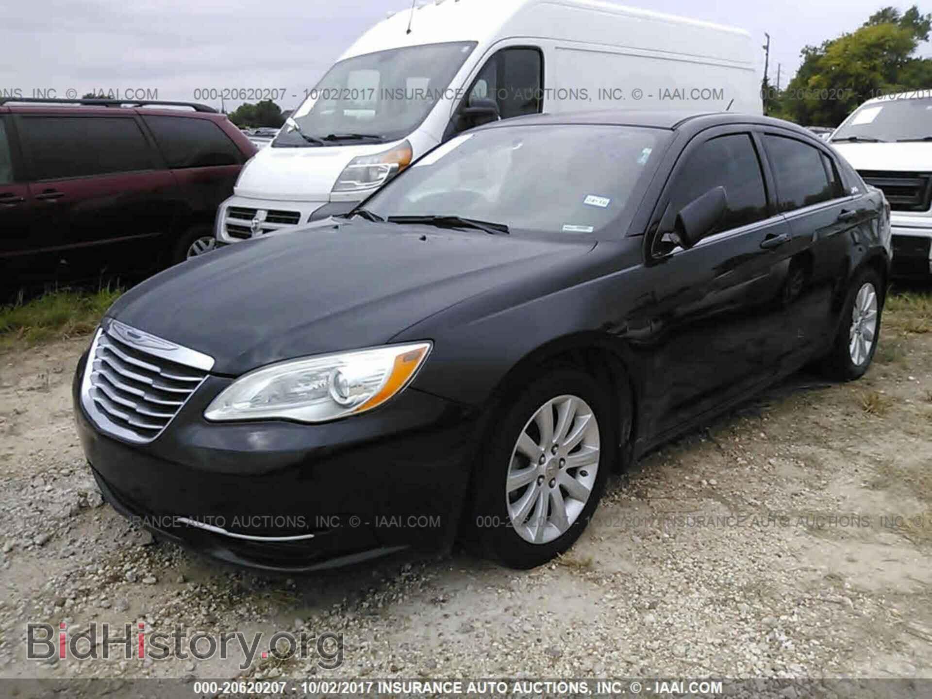 2014 Chrysler 200 - VIN: 1C3CCBBB4EN136824 - Photo 2