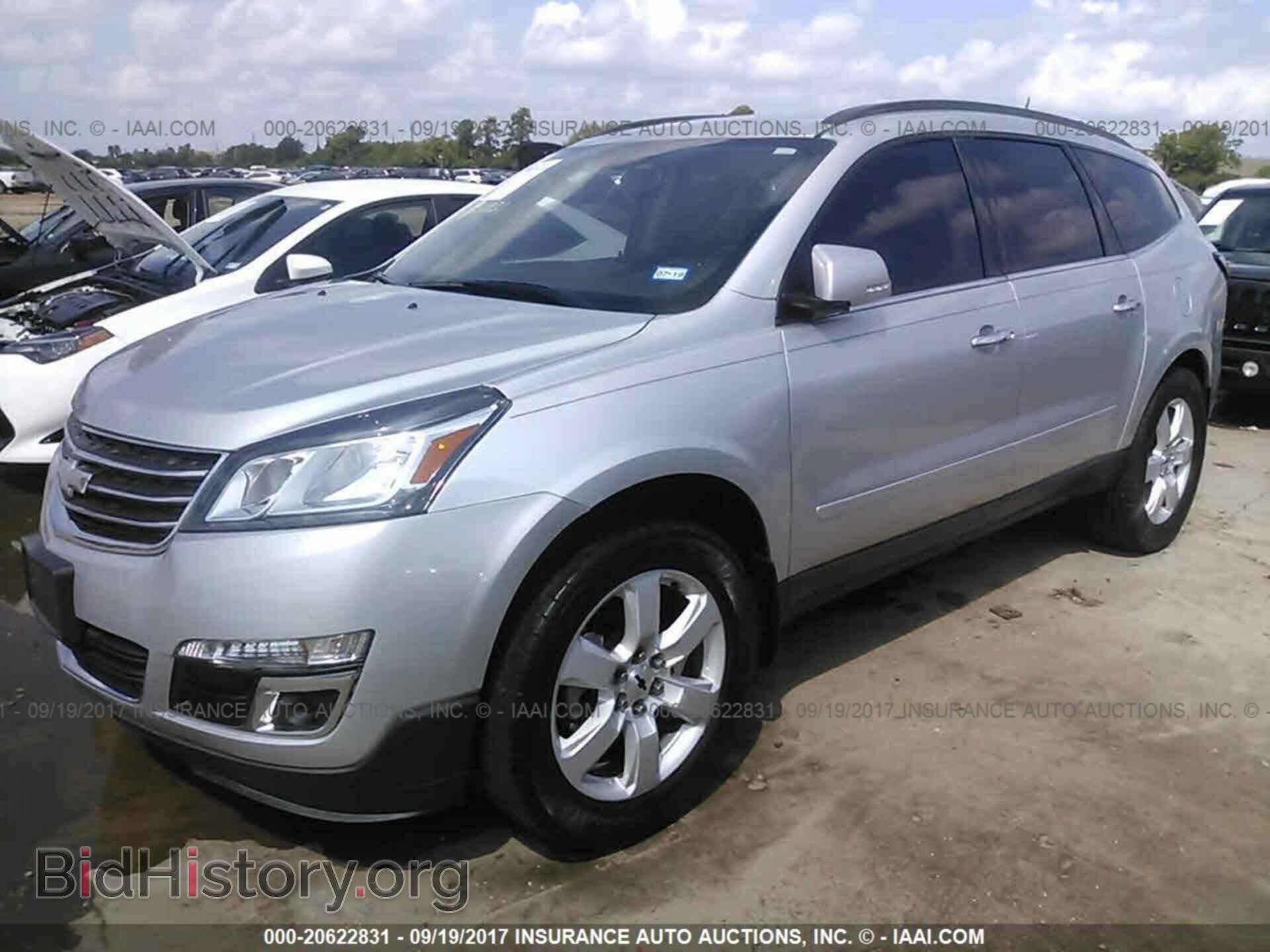2017 Chevrolet Traverse - VIN: 1GNKRGKD2HJ129944 - Фото 2